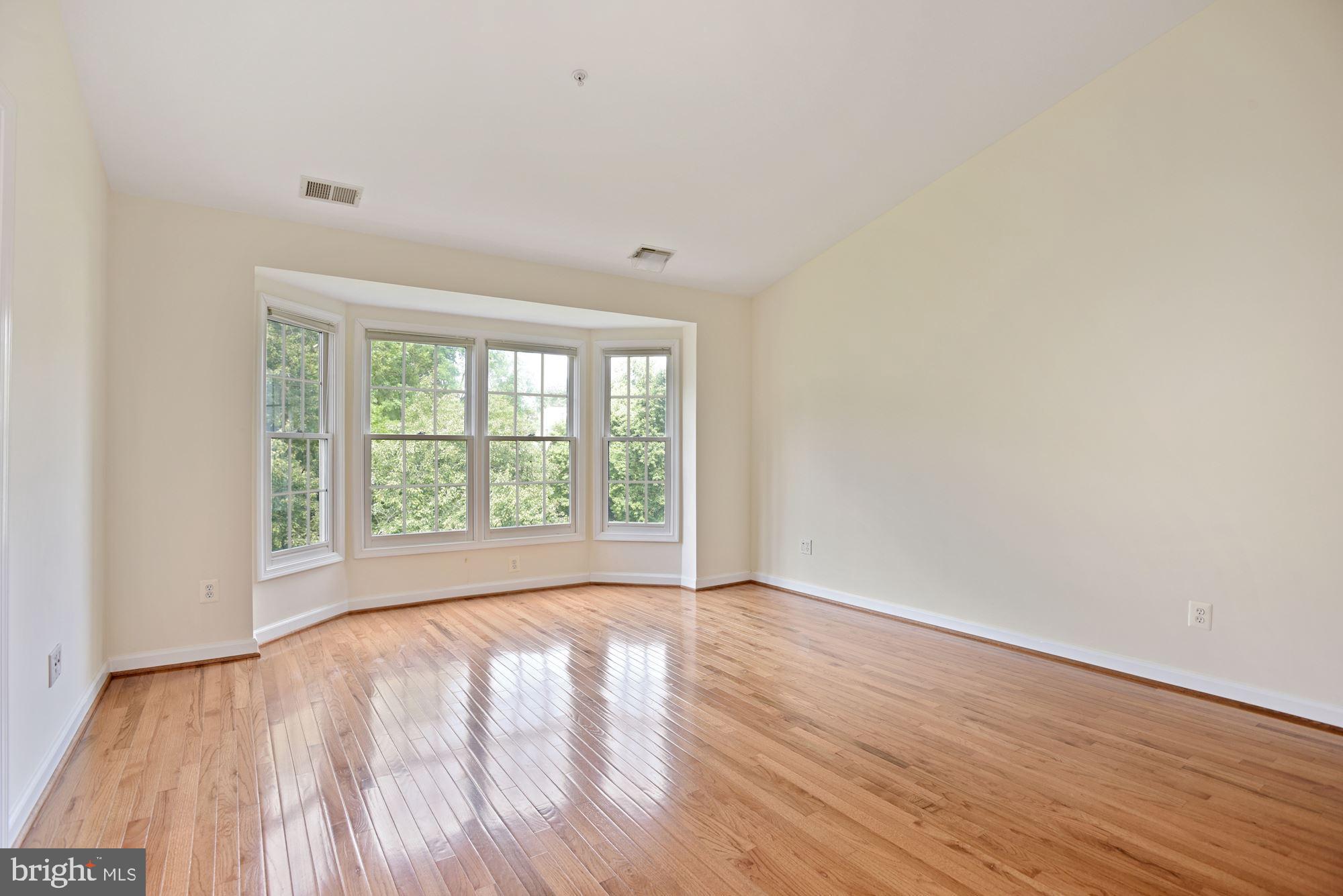 TYSONS VILLAGE - Residential Lease