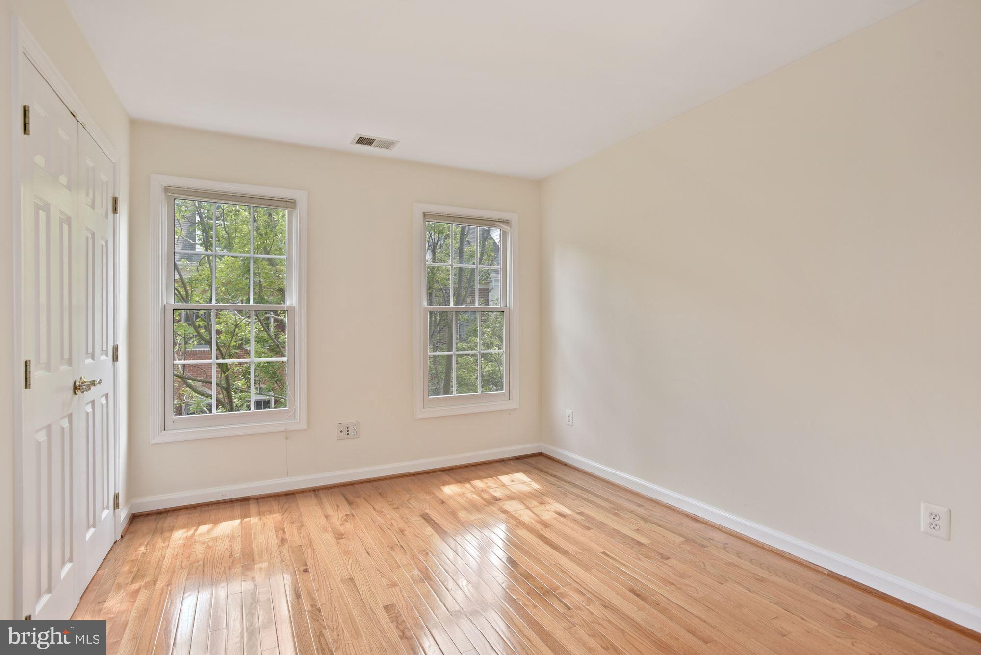 TYSONS VILLAGE - Residential Lease