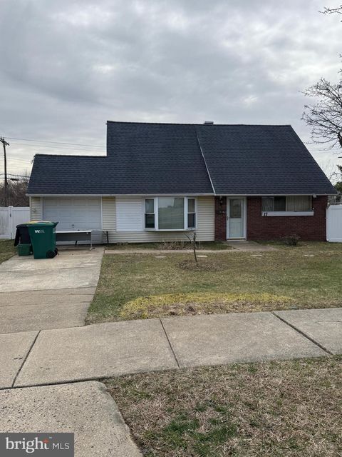 17 TULIP TREE ROAD LEVITTOWN PA 19056