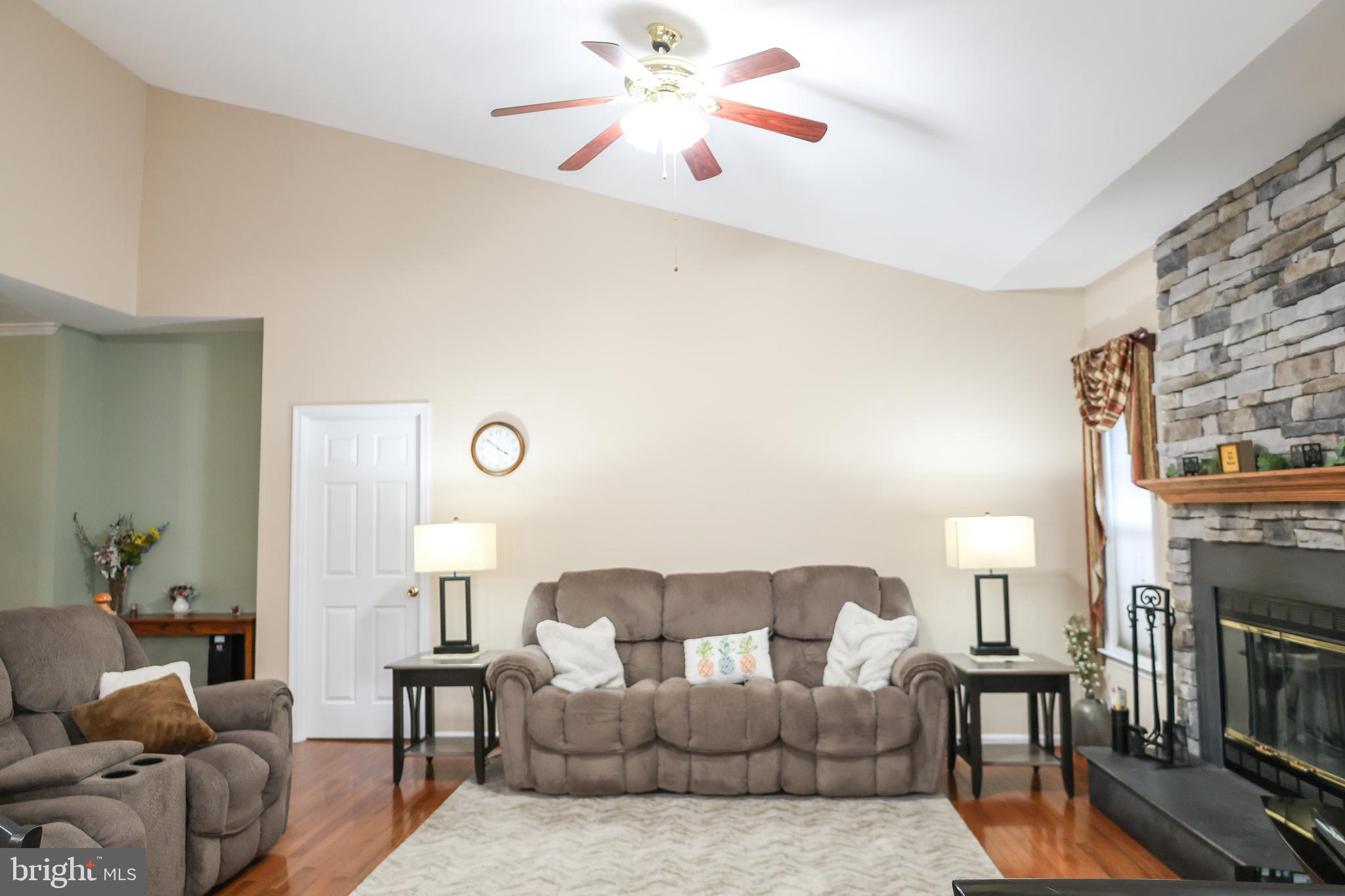 HIGH POINTE - Residential