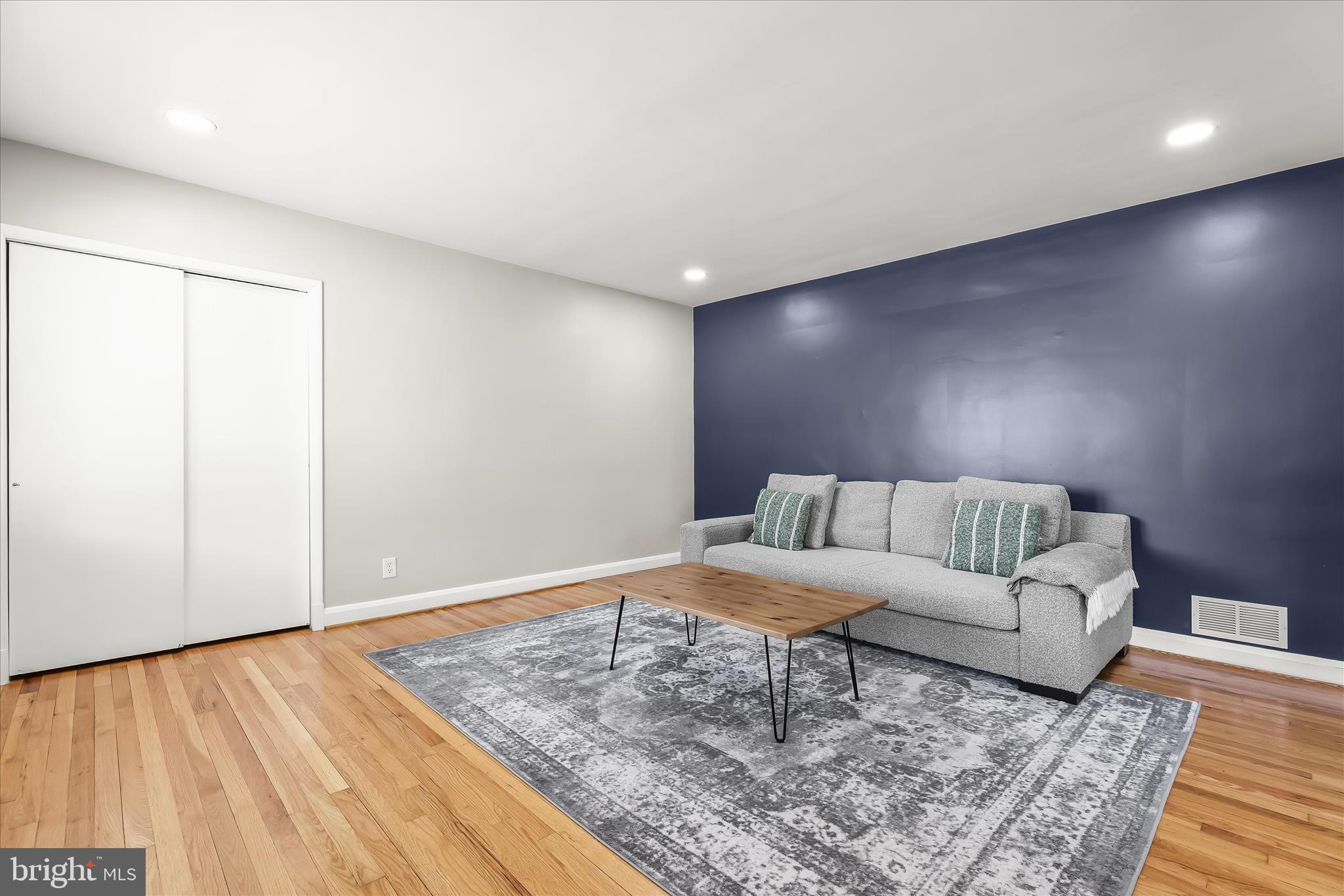MIDDLE RIVER - Residential