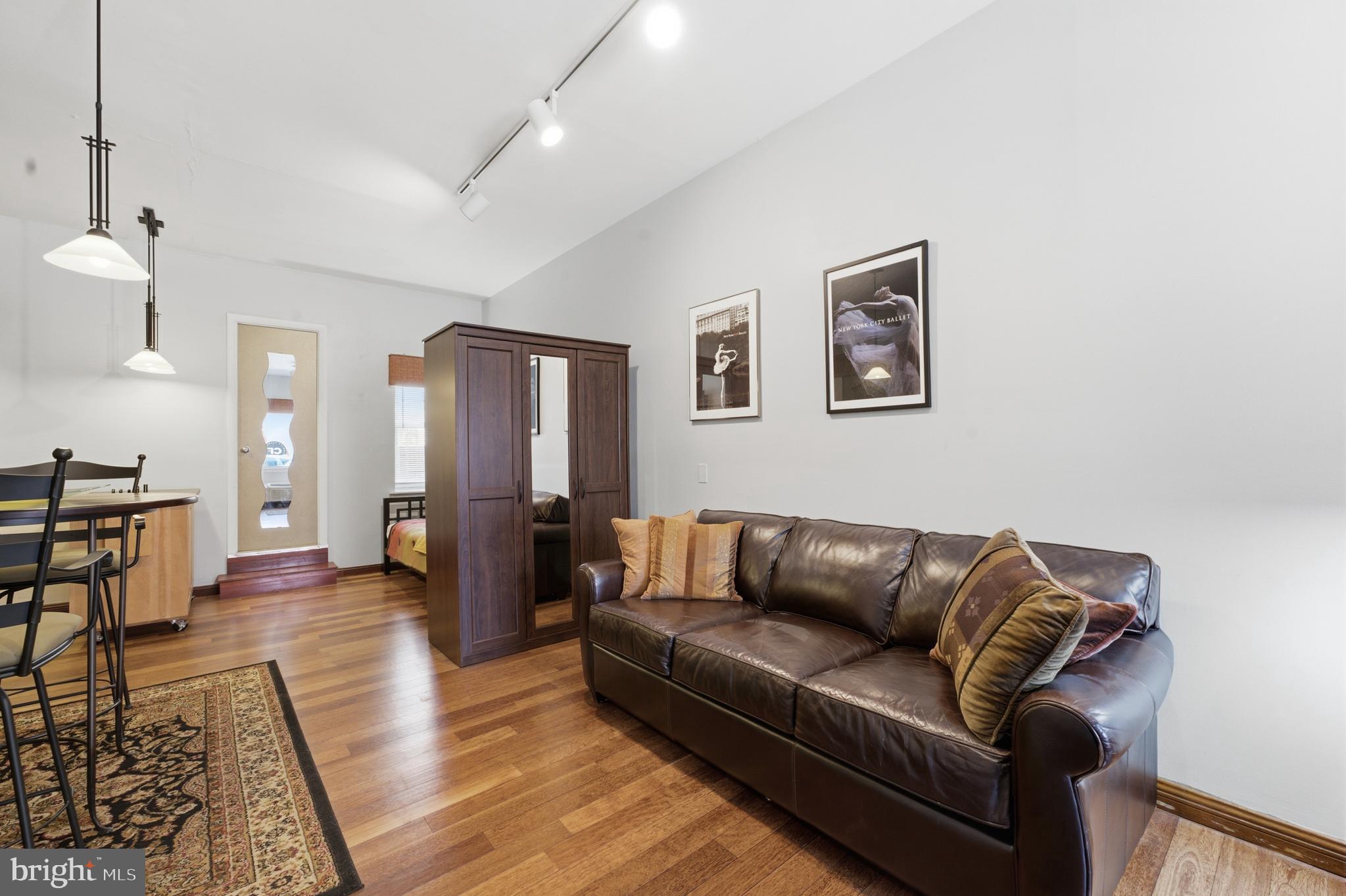 2110 SOUTH STREET 12 21101