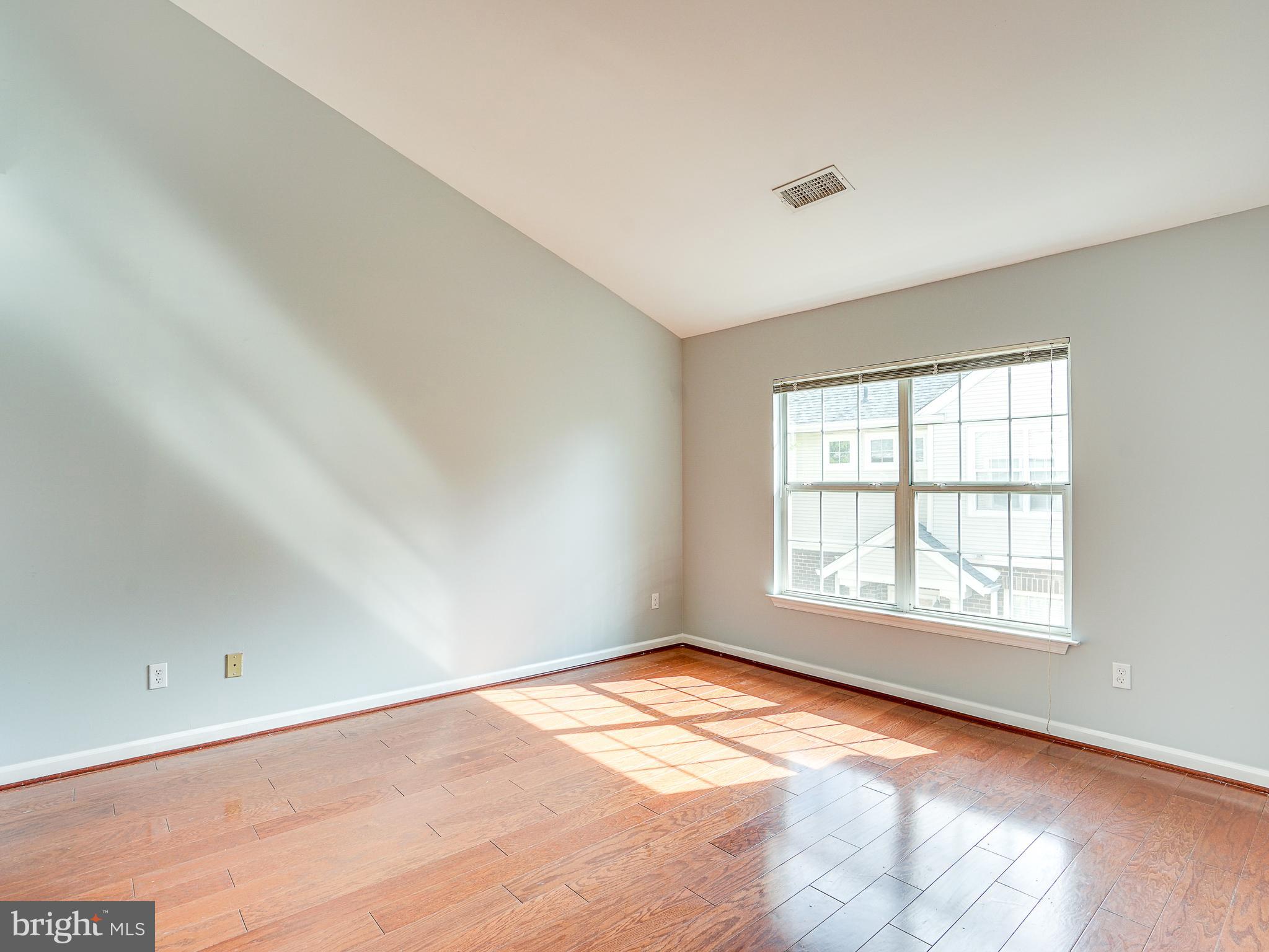 CHELSEA COURTS - Residential Lease