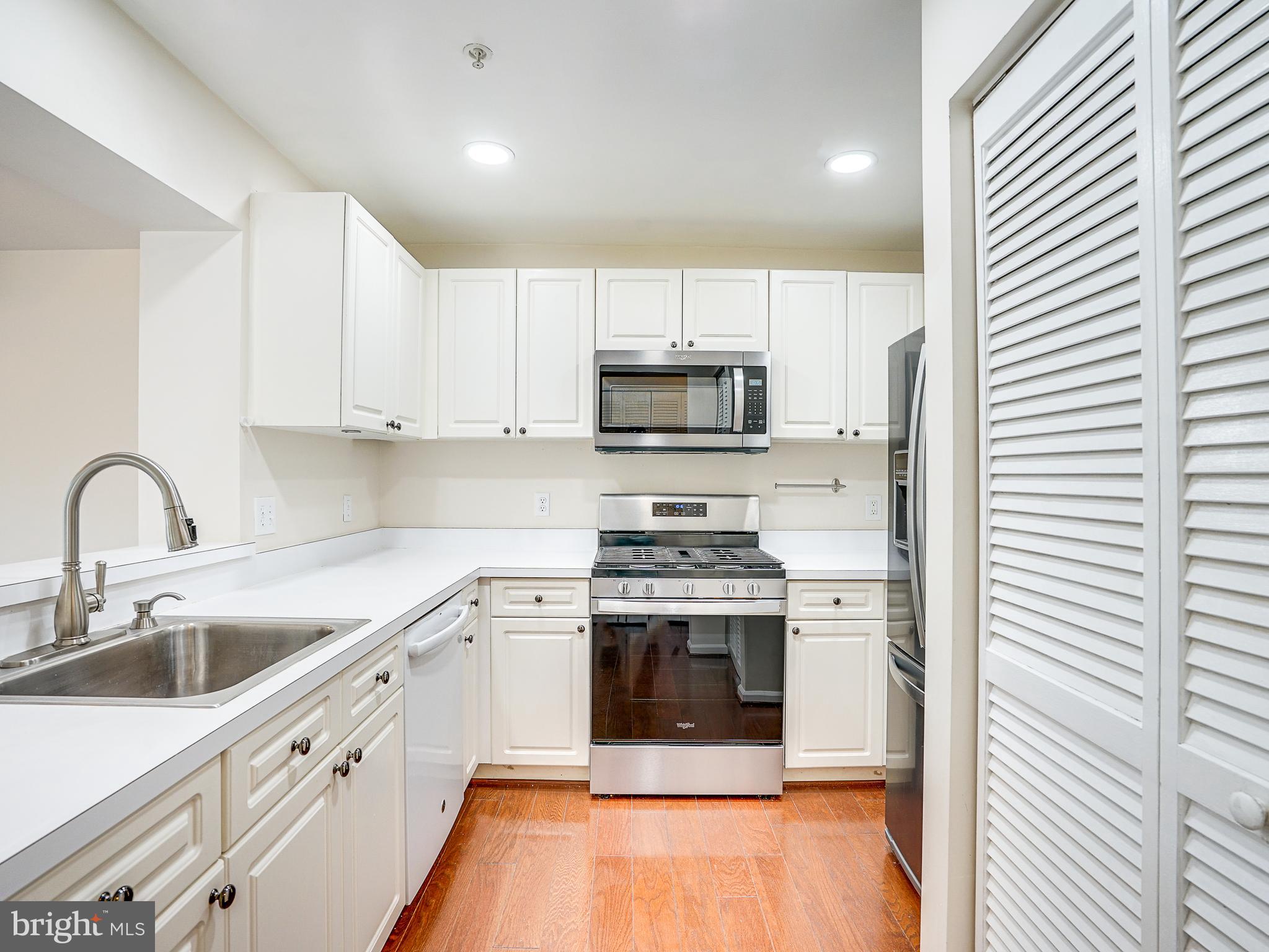 CHELSEA COURTS - Residential Lease