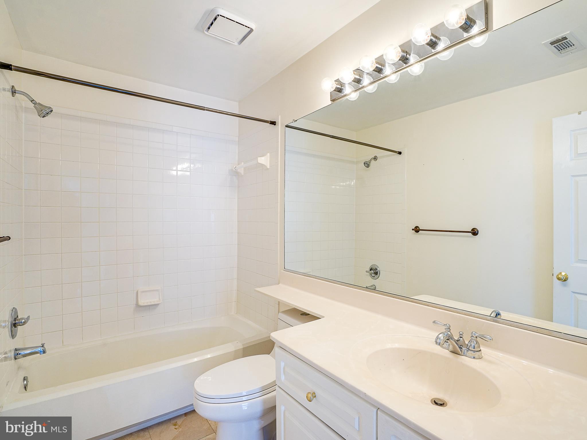 CHELSEA COURTS - Residential Lease