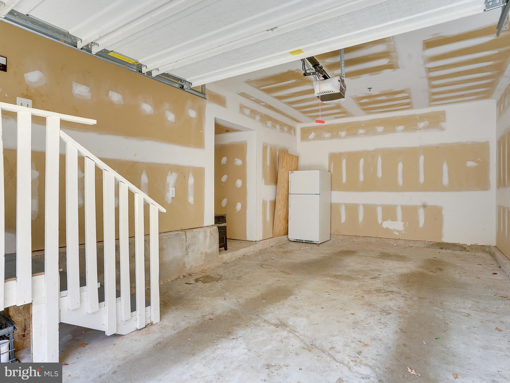 CHELSEA COURTS - Residential Lease