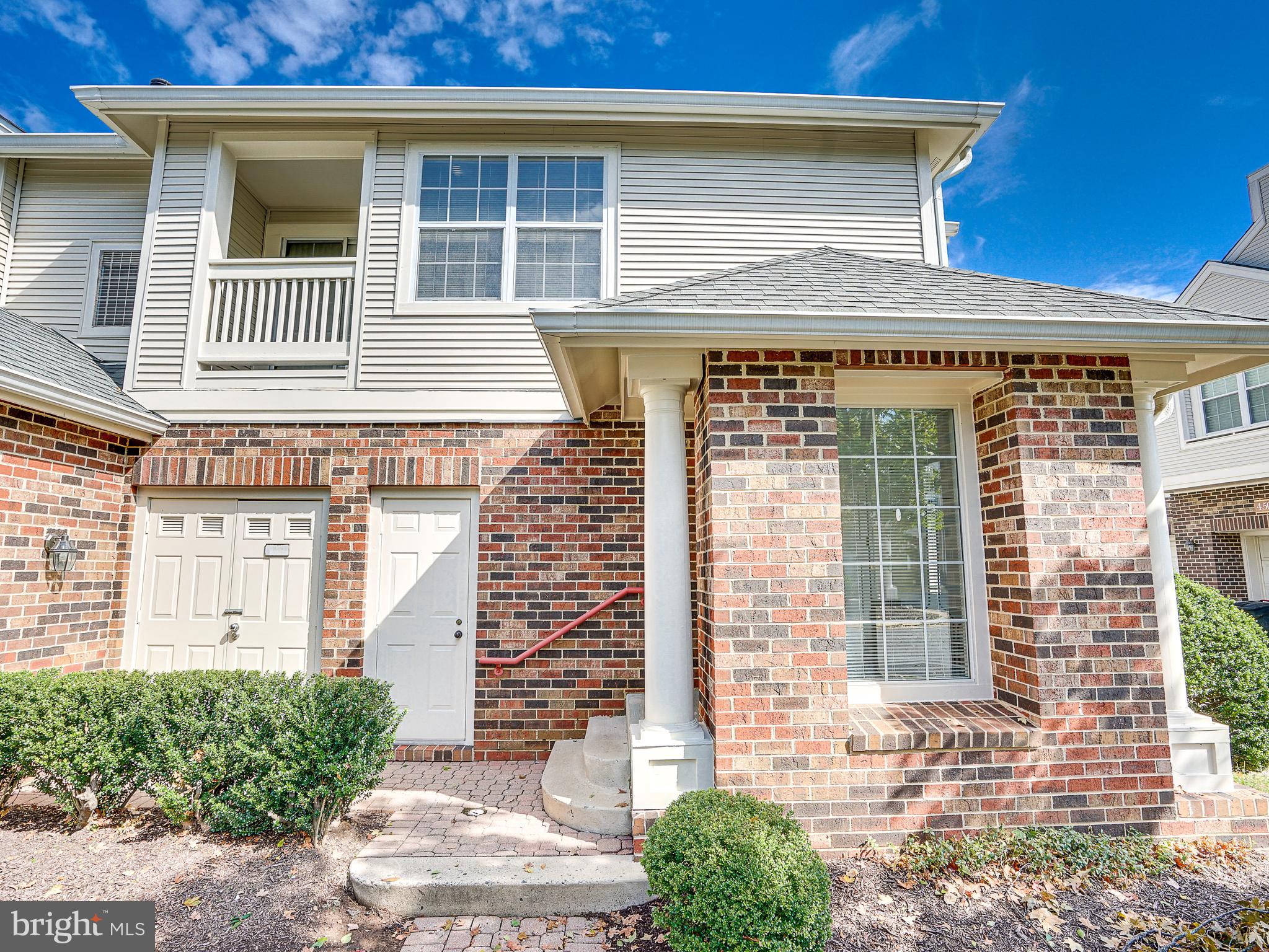 CHELSEA COURTS - Residential Lease