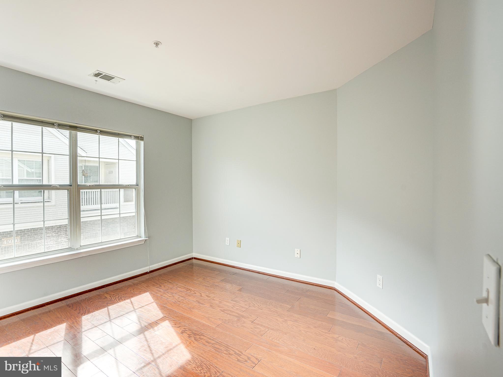 CHELSEA COURTS - Residential Lease