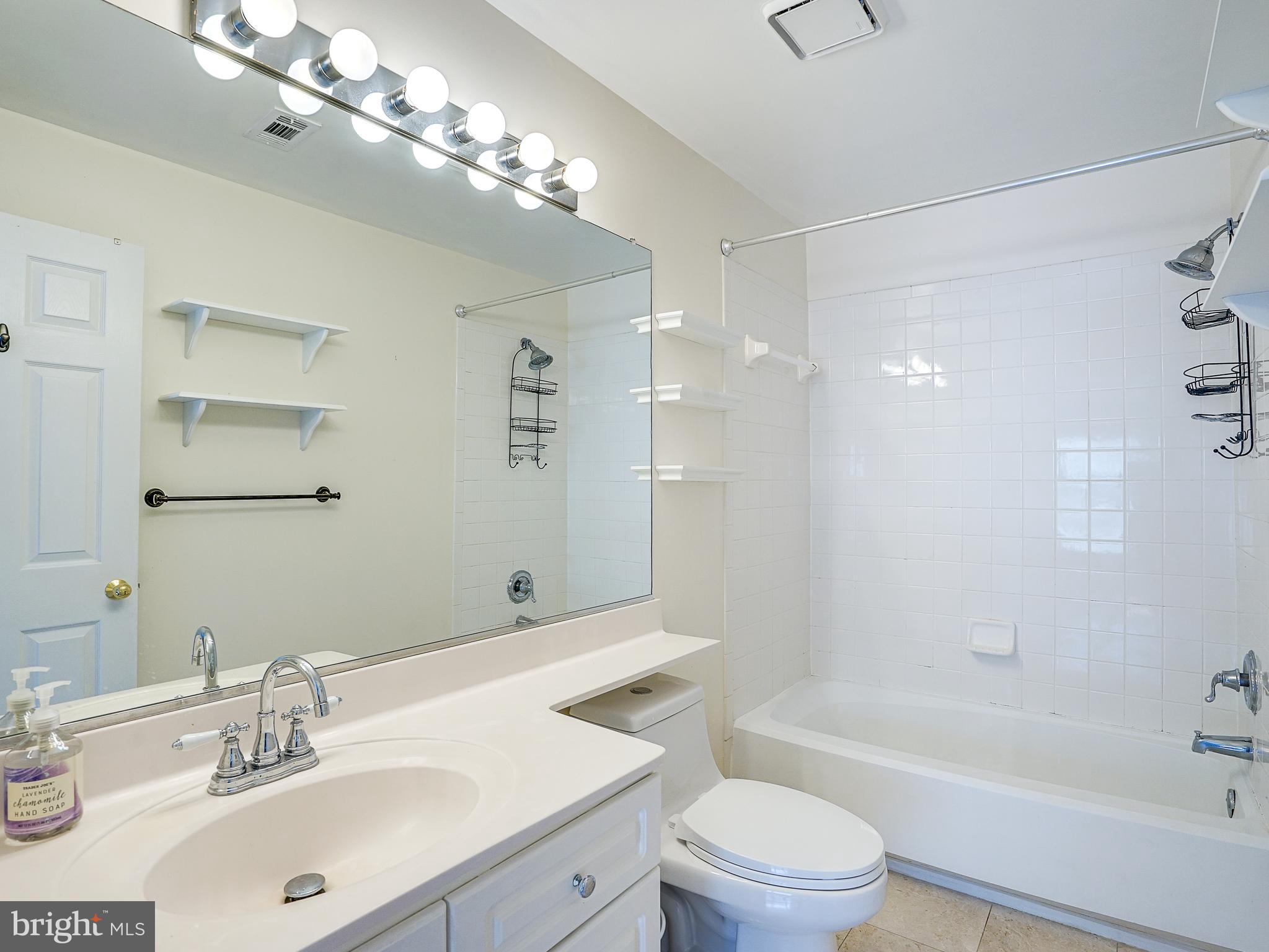 CHELSEA COURTS - Residential Lease