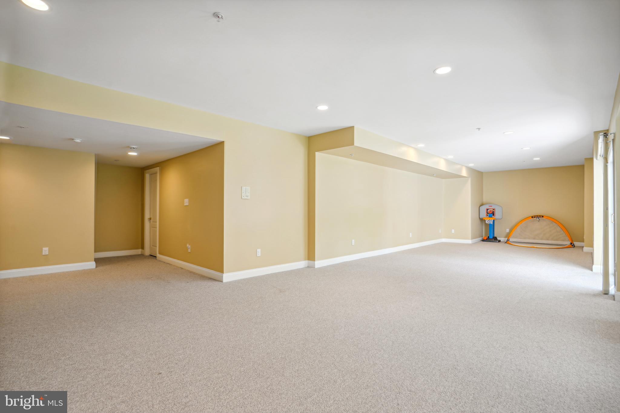 DAMASCUS OUTSIDE - Residential