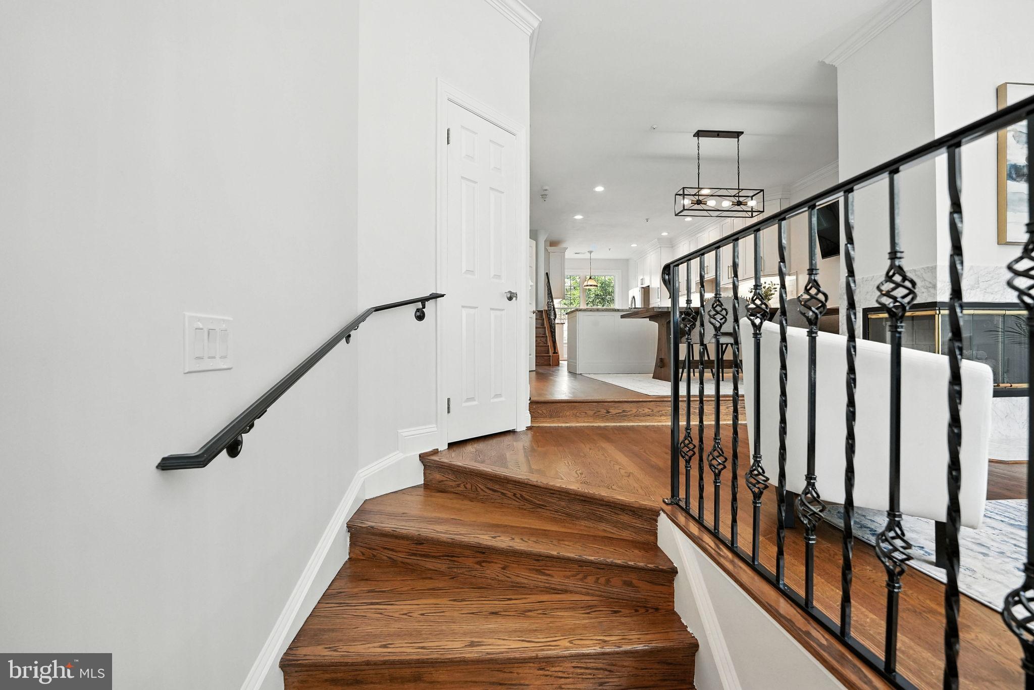 1507 N COLONIAL COURT