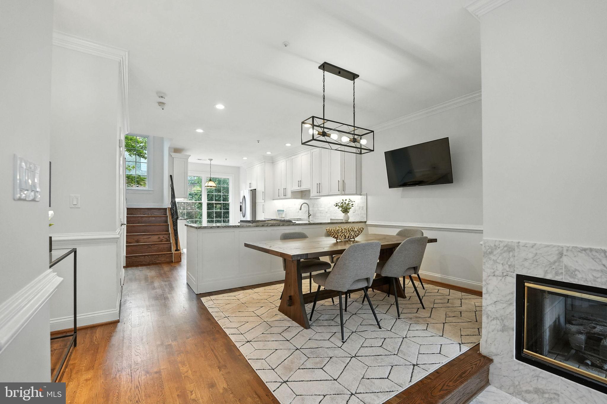 1507 N COLONIAL COURT
