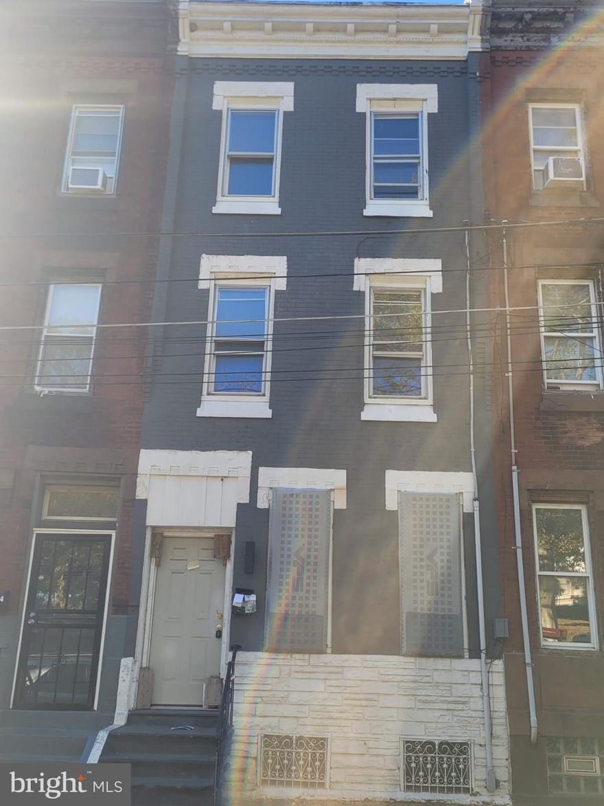 Welcome to 642 E Indiana Ave! This is 3 Story, 7 room, 2 bathroom and 2 Kitchen property.