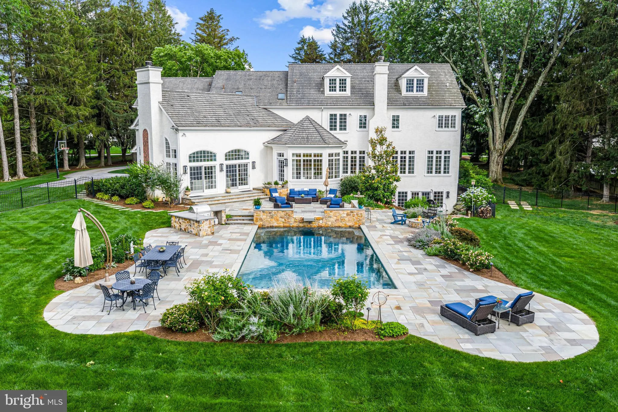 Newtown Square, Pennsylvania 19073, United States, 5 Bedrooms Bedrooms, ,7 BathroomsBathrooms,Residential,Pending,156579