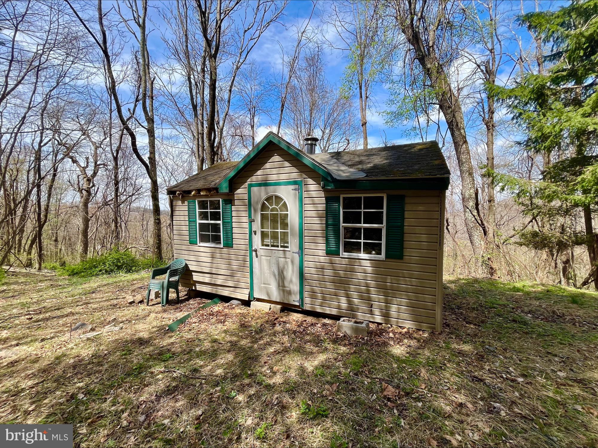 SKYLINE LAKES - Land