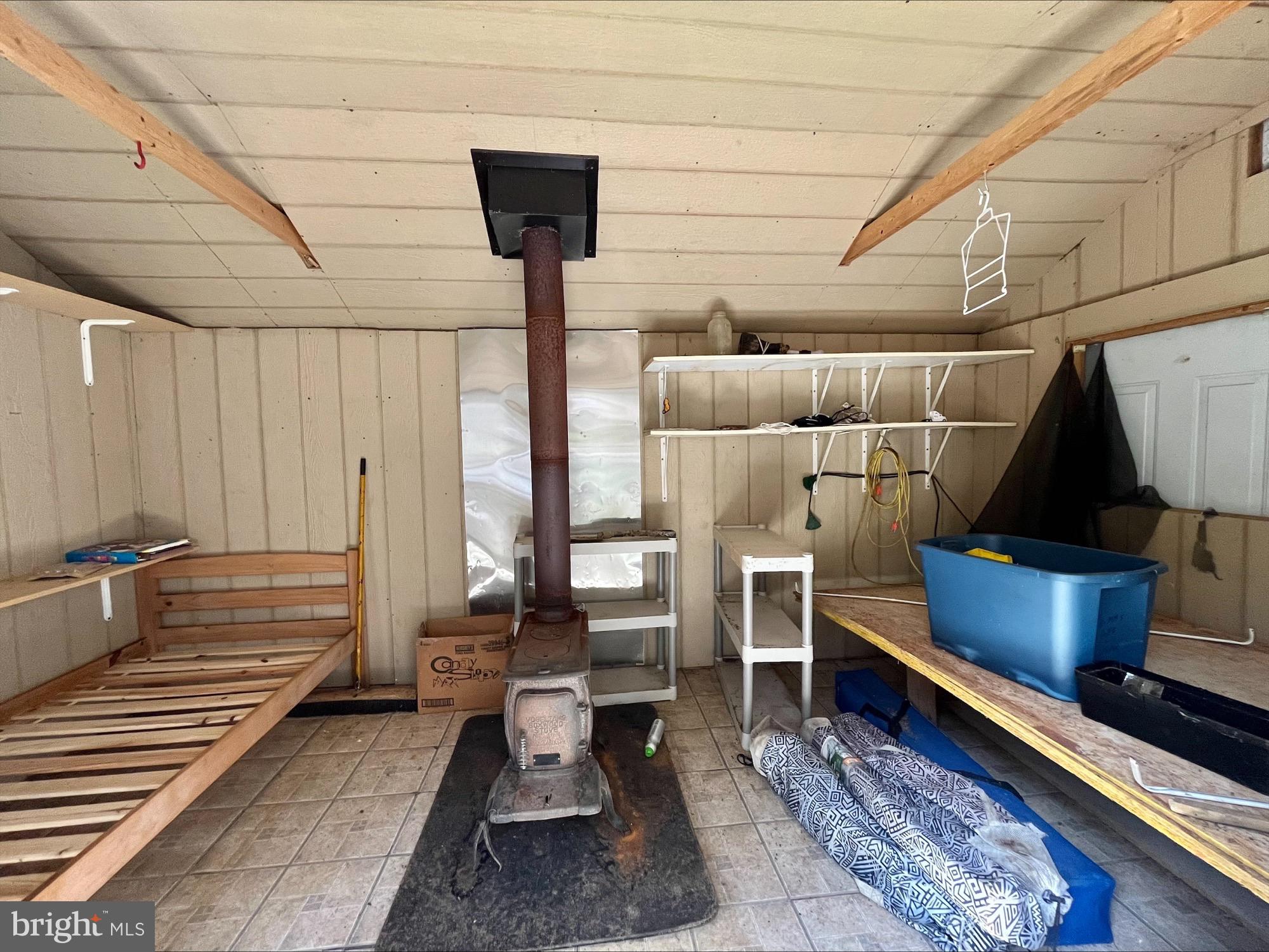 SKYLINE LAKES - Land