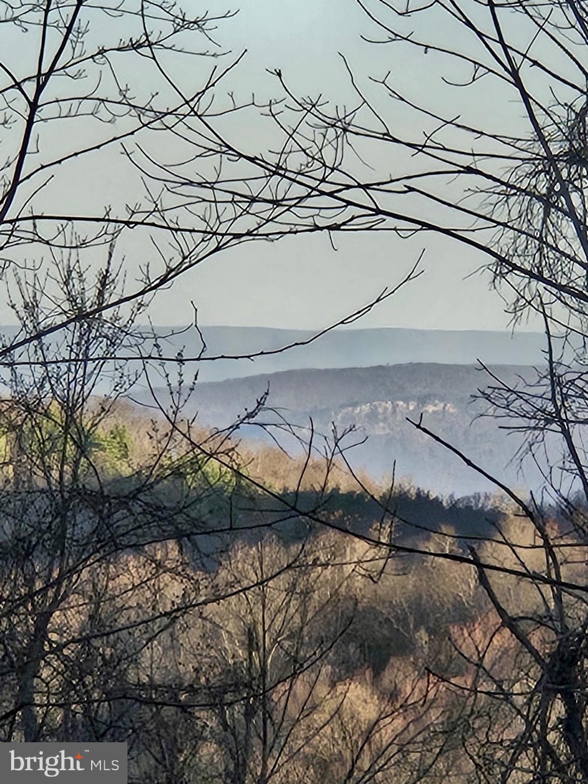 SKYLINE LAKES - Land