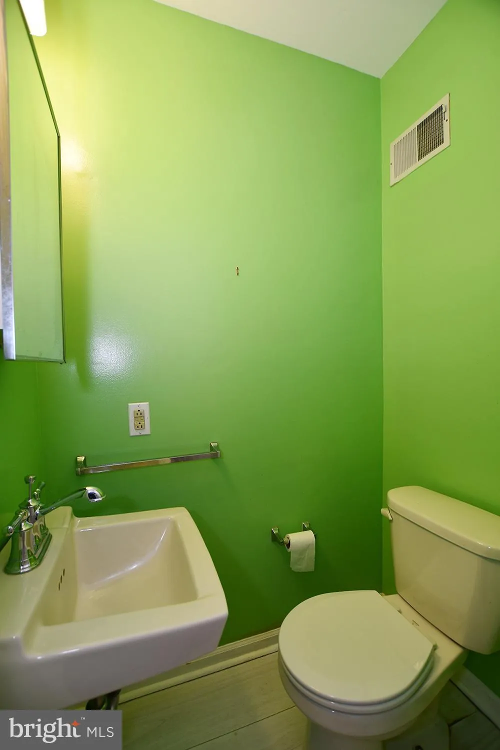 Philadelphia, Pennsylvania 19144, United States, 3 Bedrooms Bedrooms, ,4 BathroomsBathrooms,Residential,Pending,100436