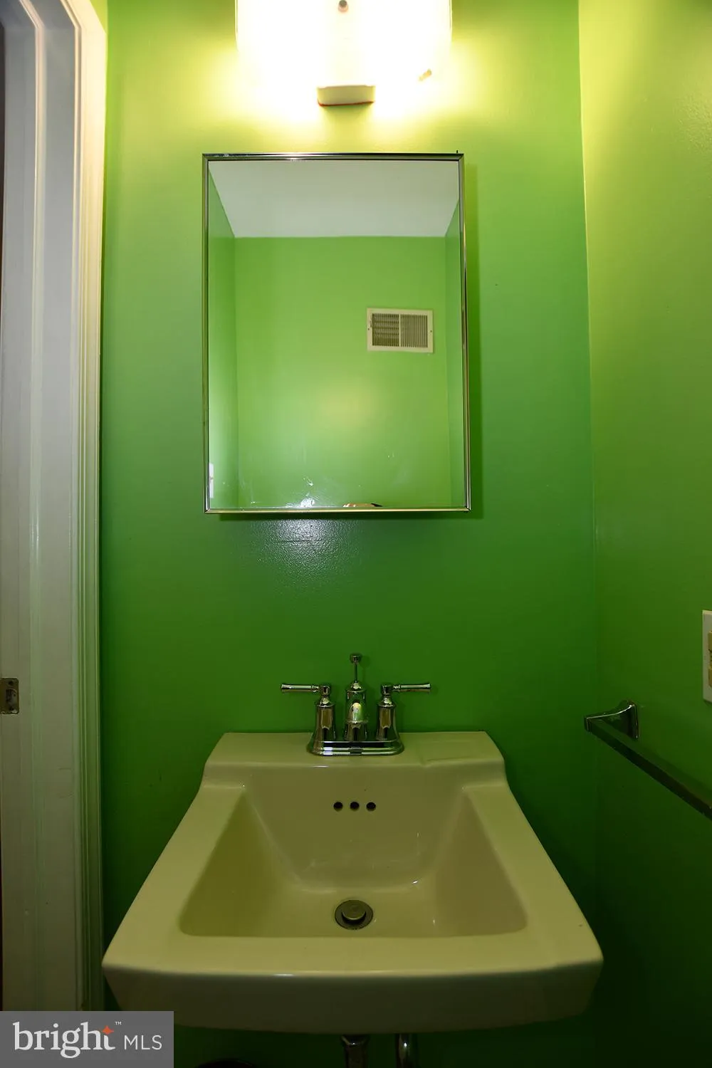 Philadelphia, Pennsylvania 19144, United States, 3 Bedrooms Bedrooms, ,4 BathroomsBathrooms,Residential,Pending,100436