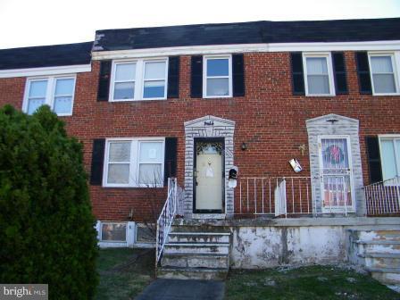 Great opportunity for investor or owner occupant with rehab financing in this 3 bedroom 1 bathroom home. Wood flooring, formal dining room, partially finished basement and fence rear yard.