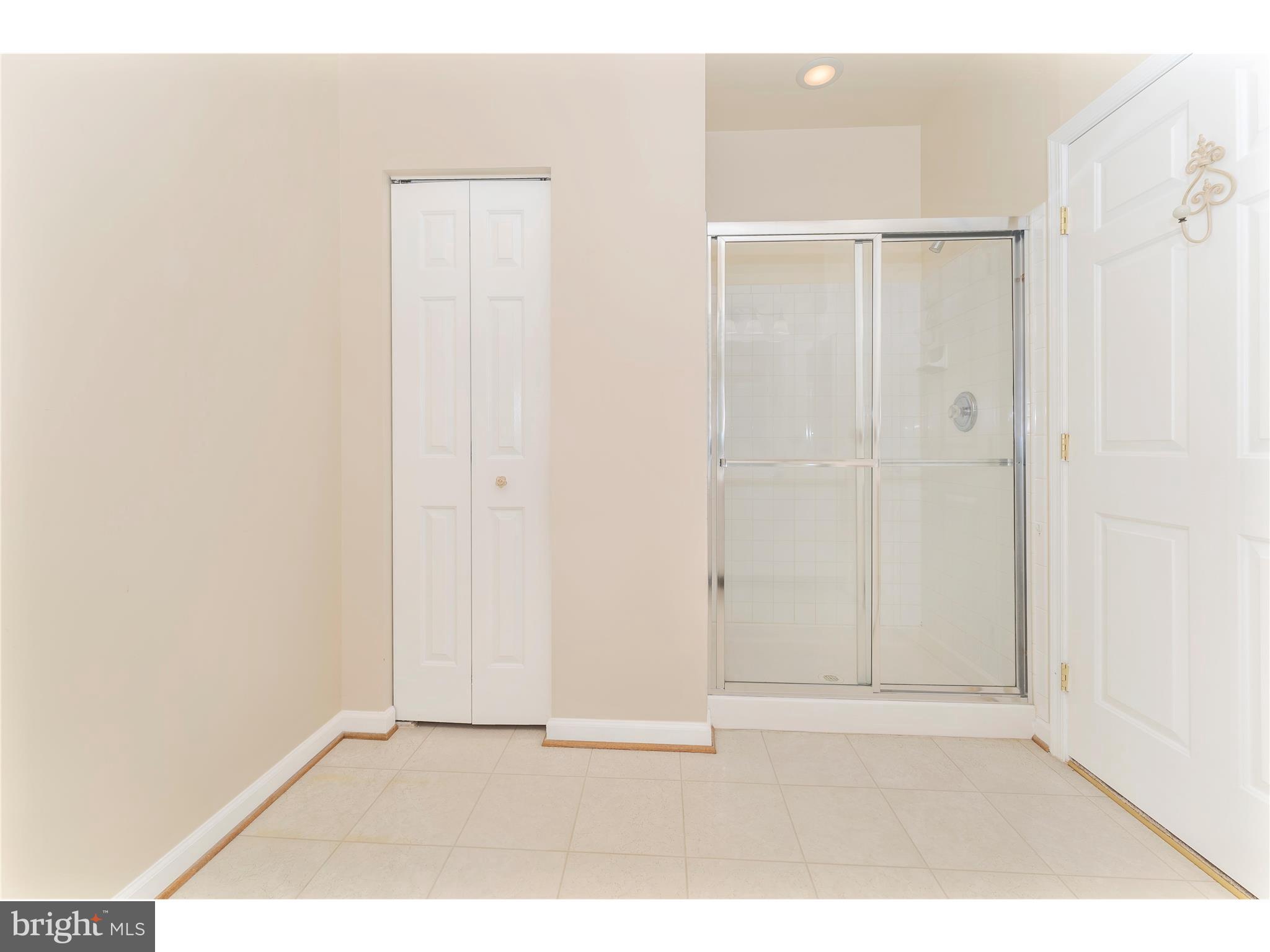 HAMPTON COURT II - Residential