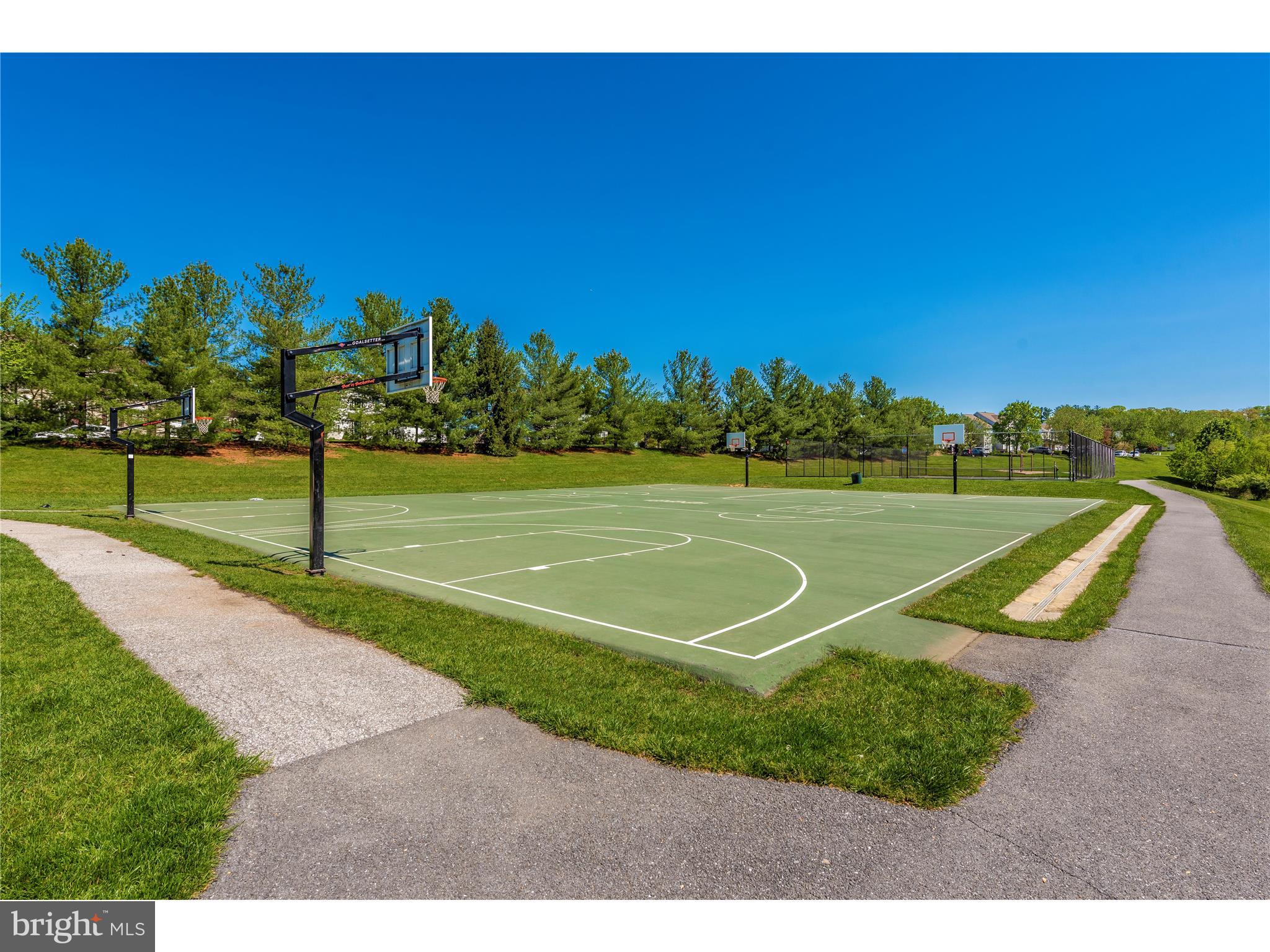 HAMPTON COURT II - Residential