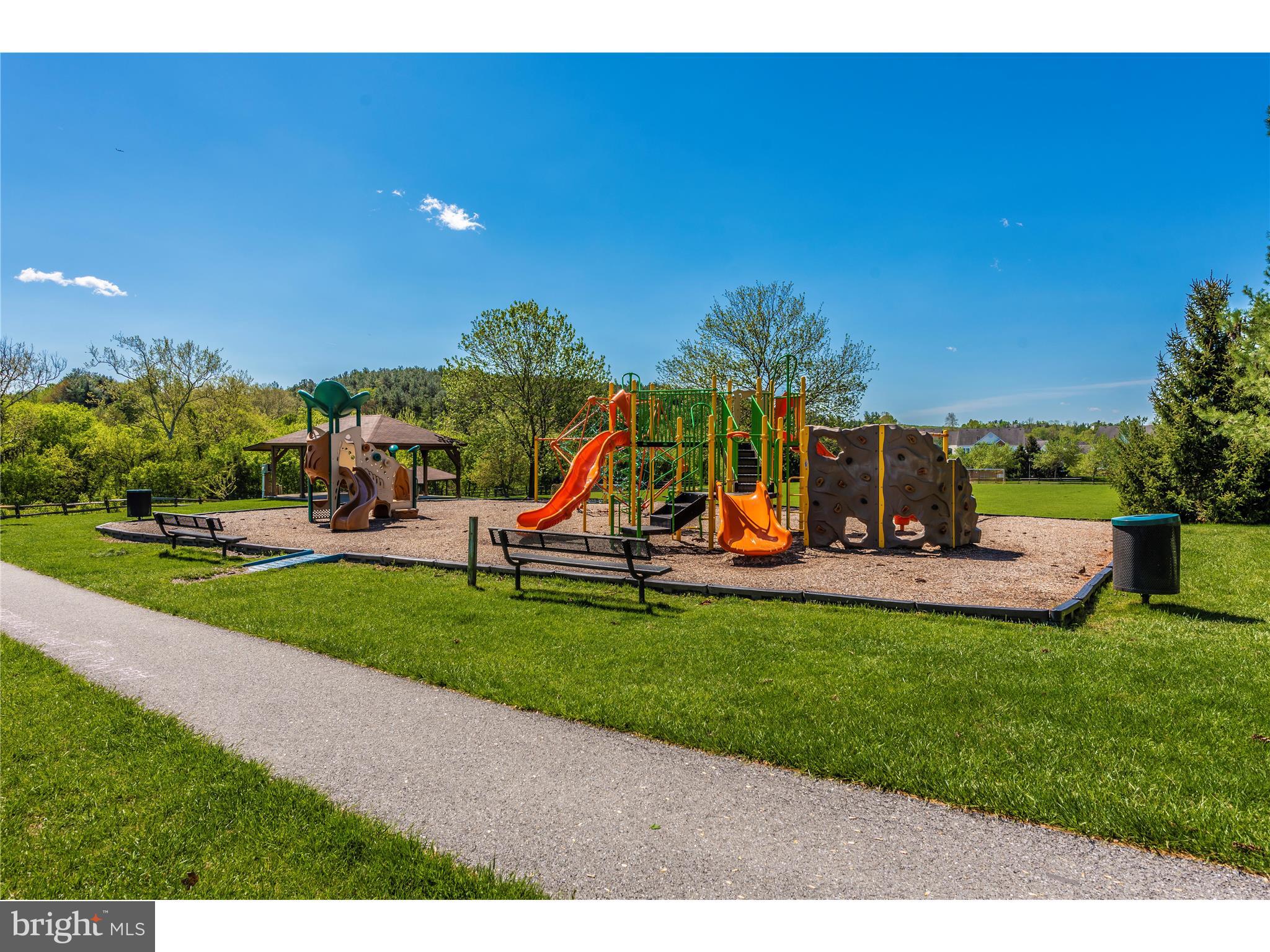 HAMPTON COURT II - Residential