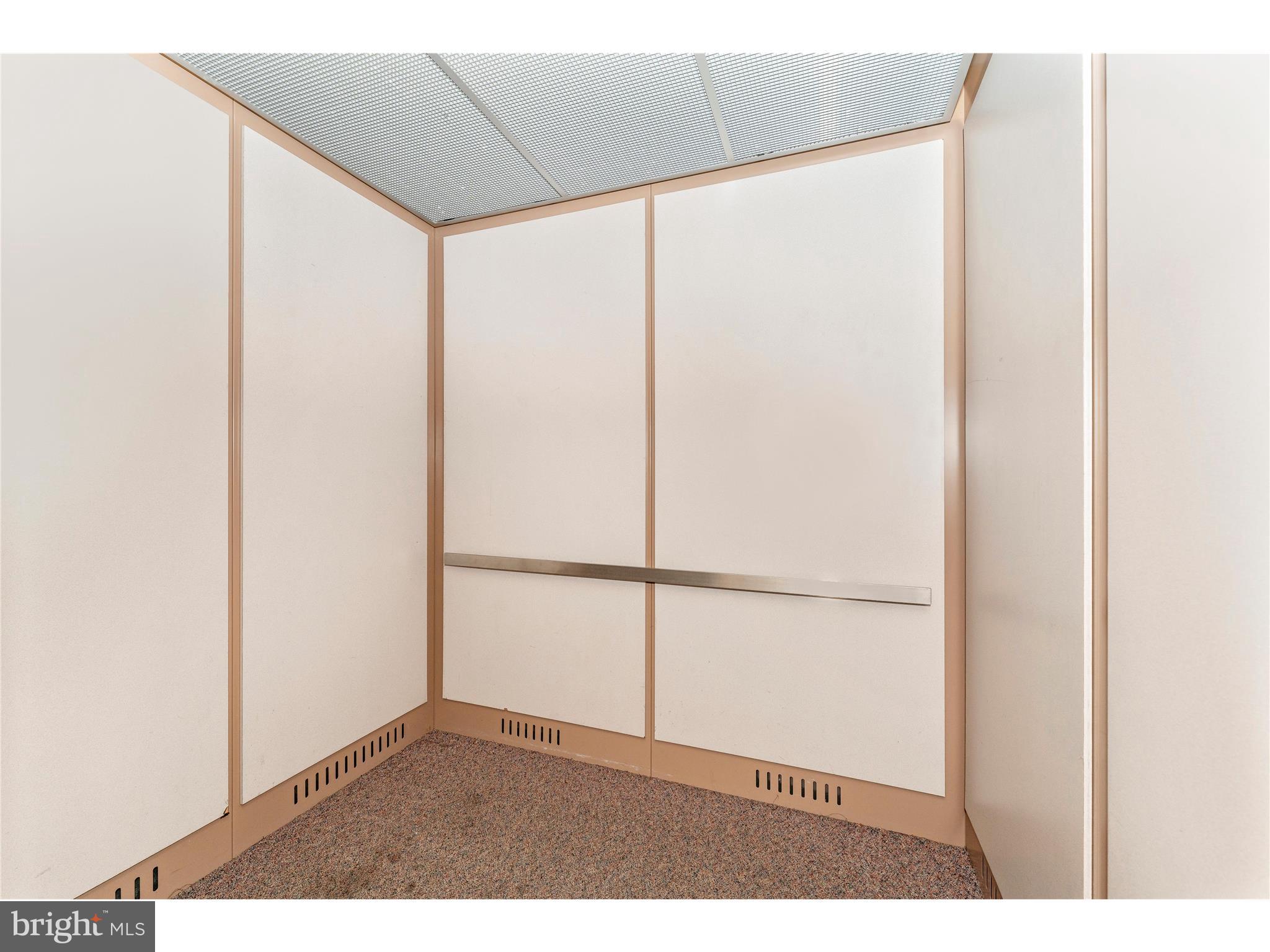 HAMPTON COURT II - Residential