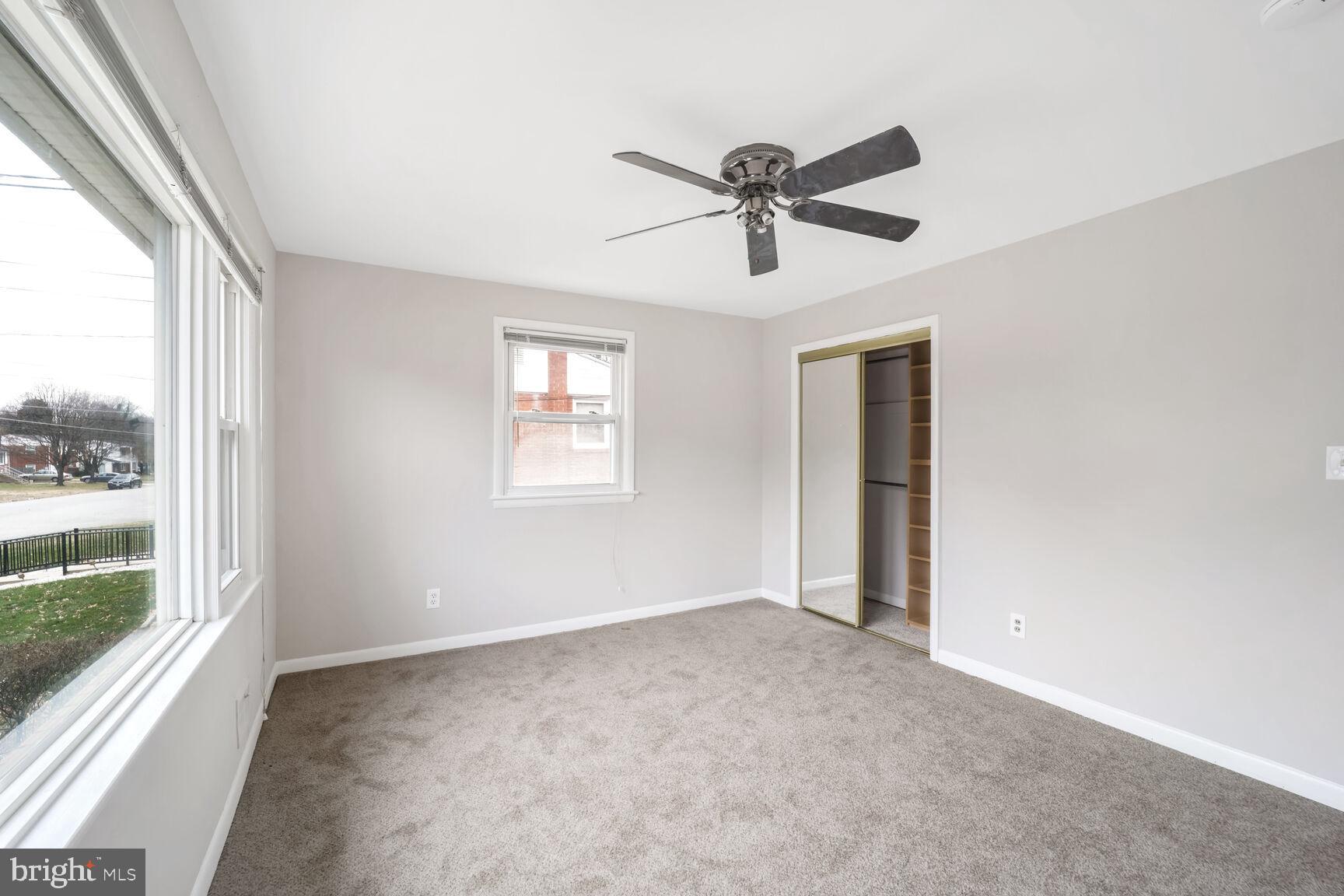 LINDA KNOLLS - Residential