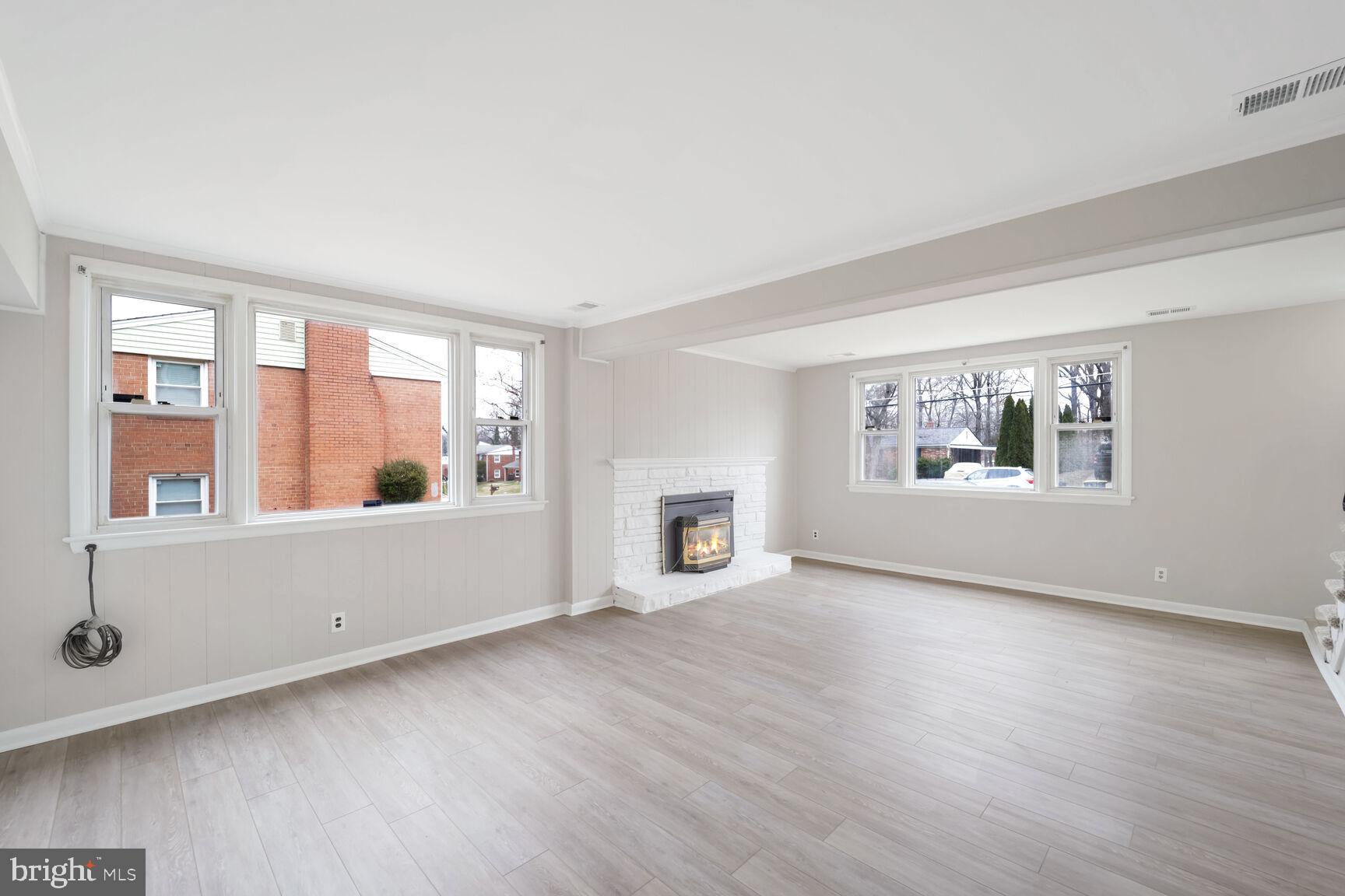 LINDA KNOLLS - Residential