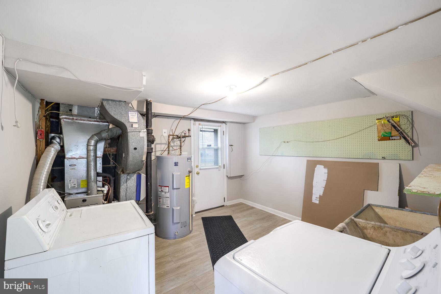 LINDA KNOLLS - Residential