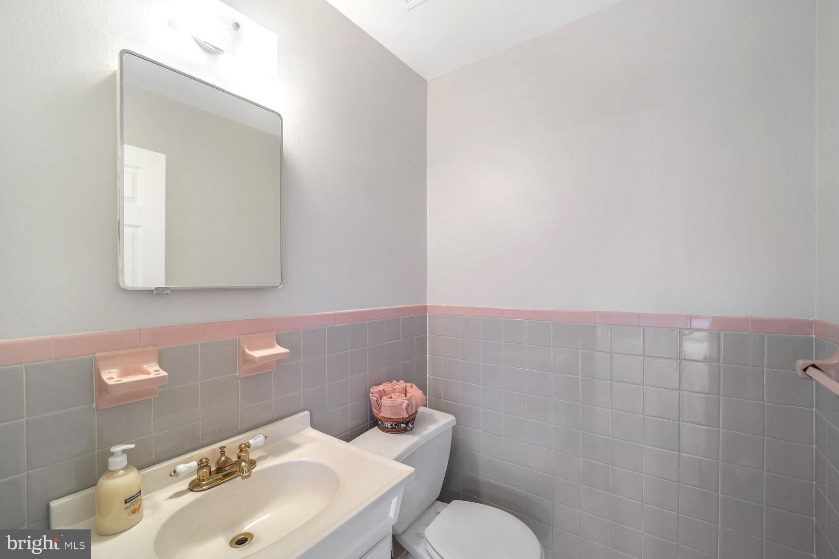 LINDA KNOLLS - Residential