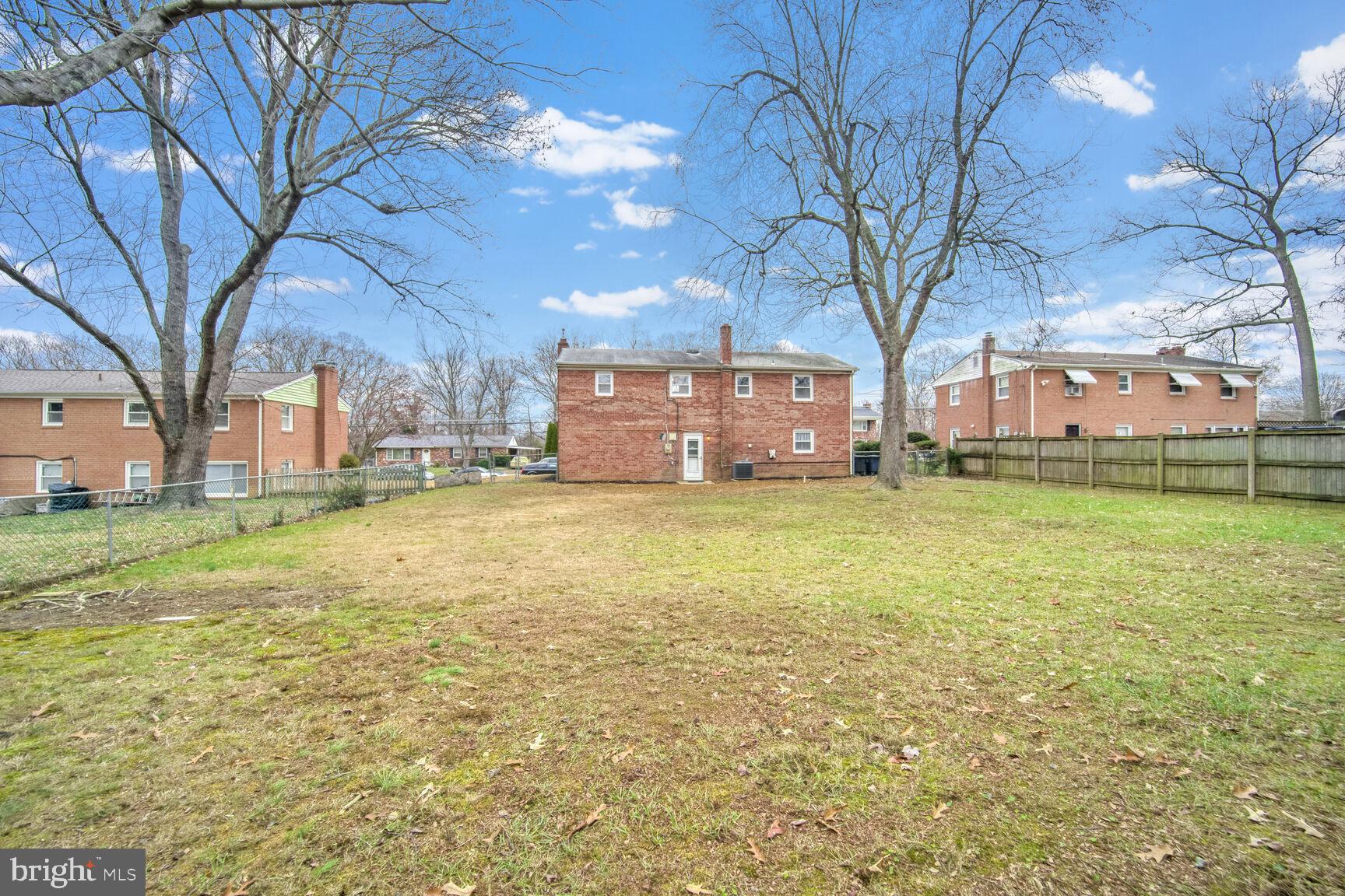 LINDA KNOLLS - Residential