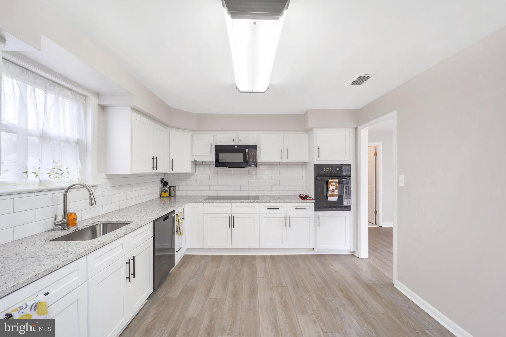 LINDA KNOLLS - Residential