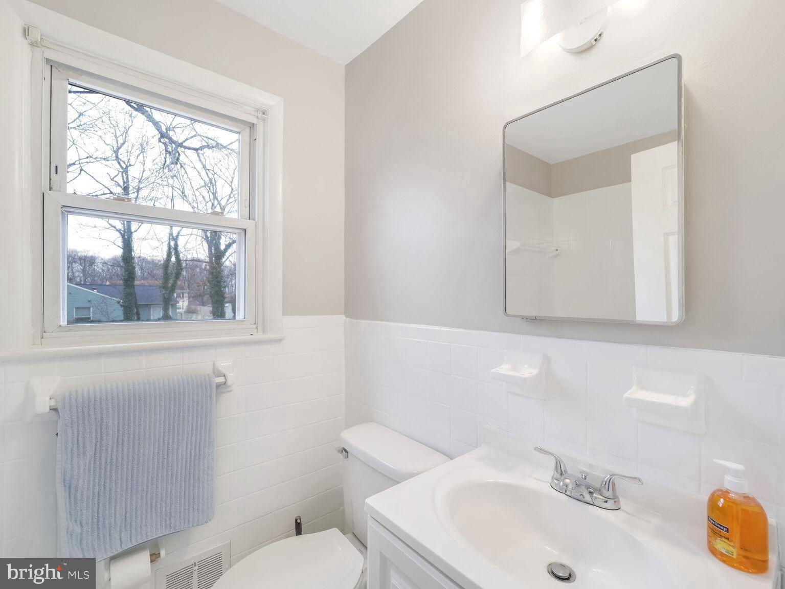 LINDA KNOLLS - Residential