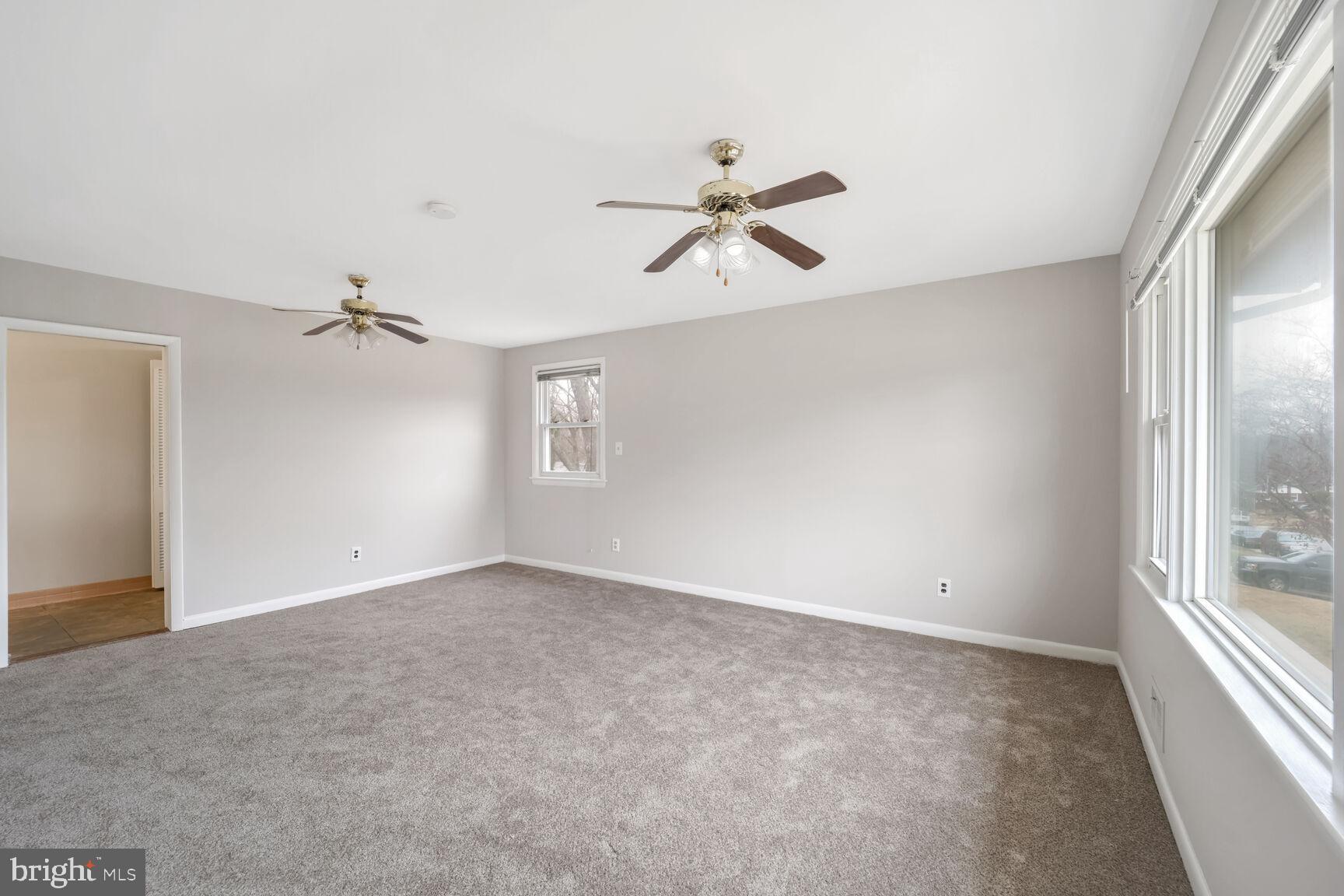 LINDA KNOLLS - Residential