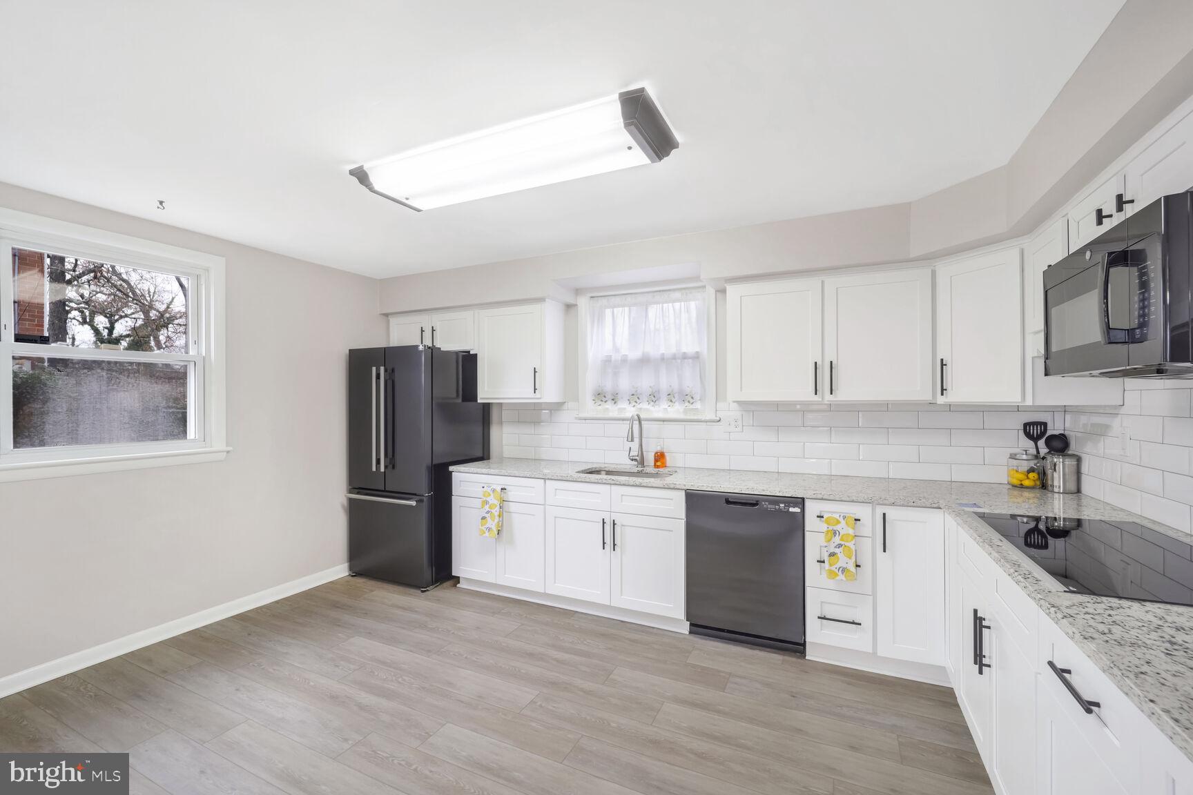 LINDA KNOLLS - Residential