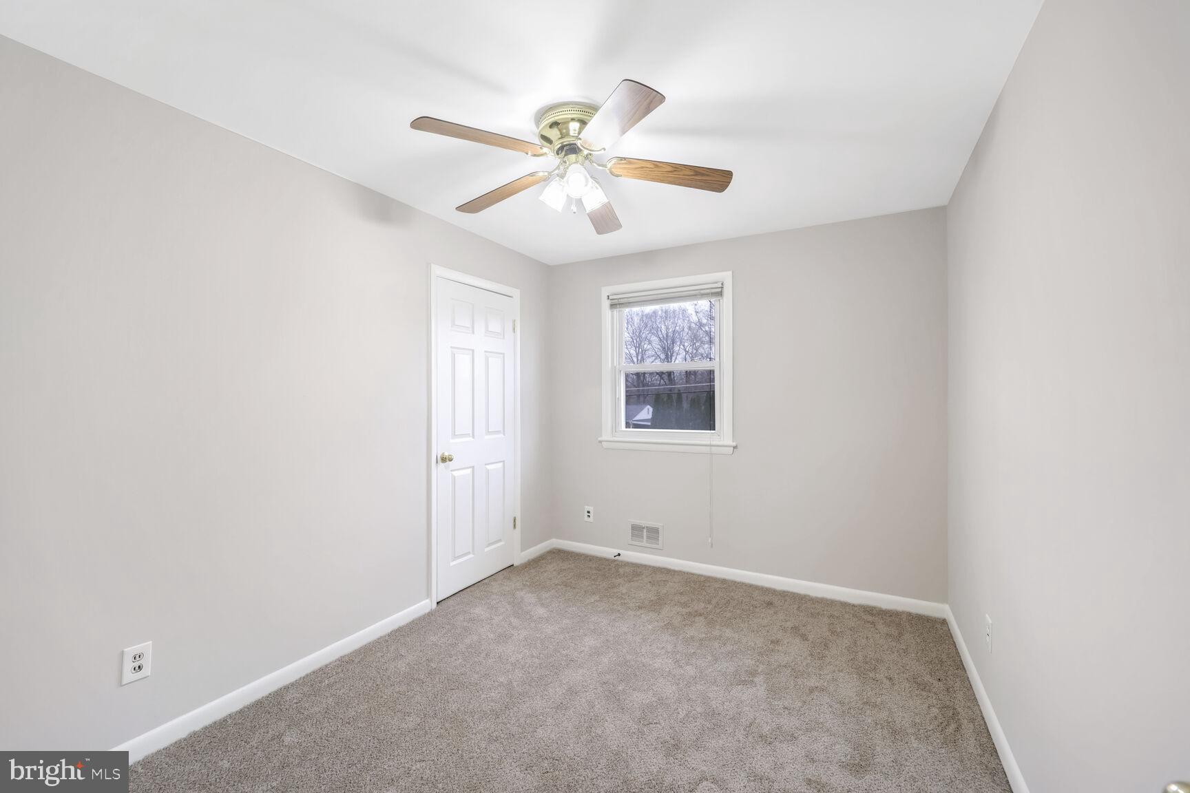 LINDA KNOLLS - Residential