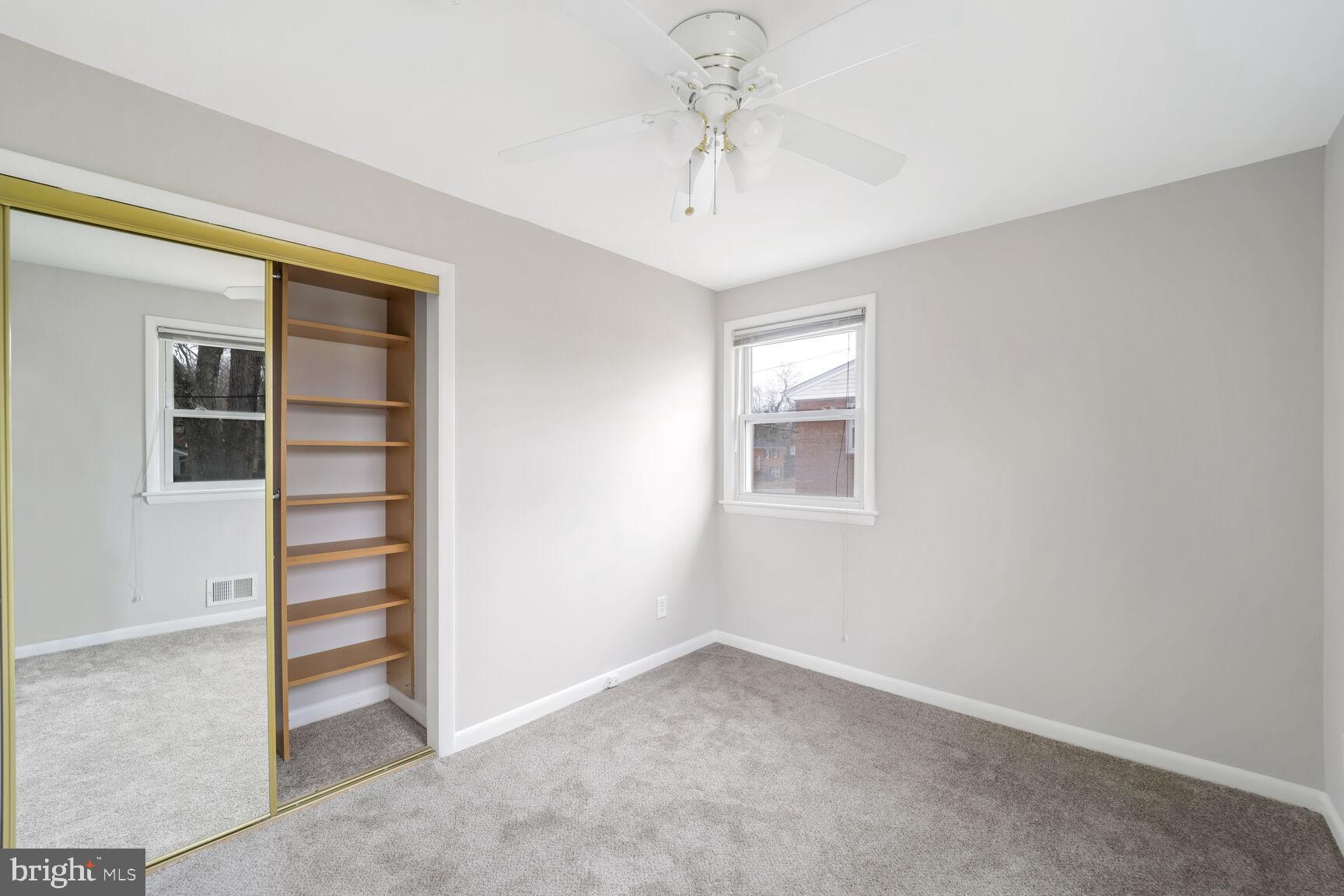 LINDA KNOLLS - Residential