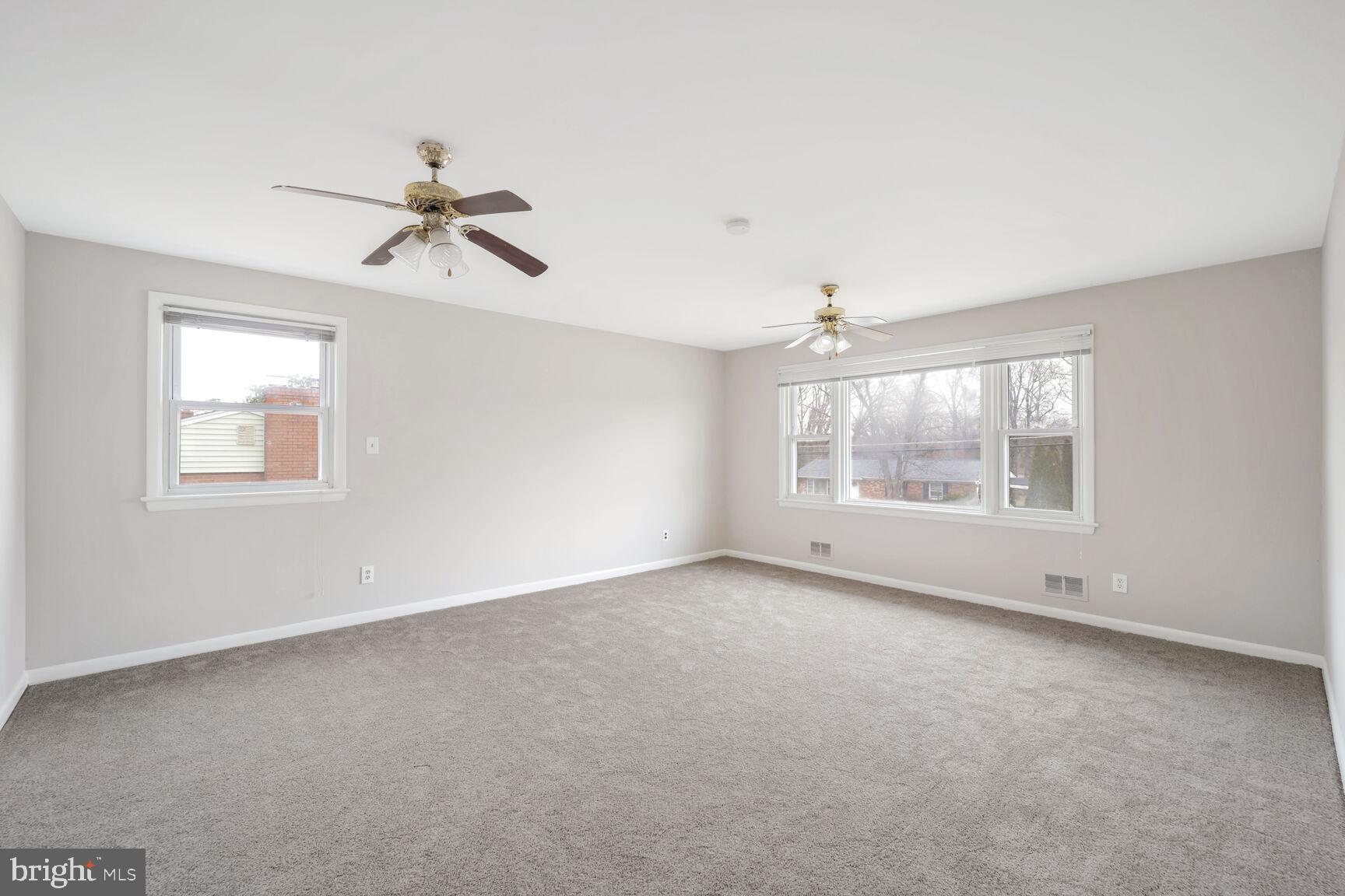 LINDA KNOLLS - Residential