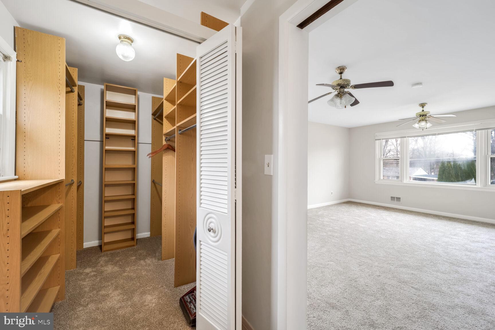 LINDA KNOLLS - Residential