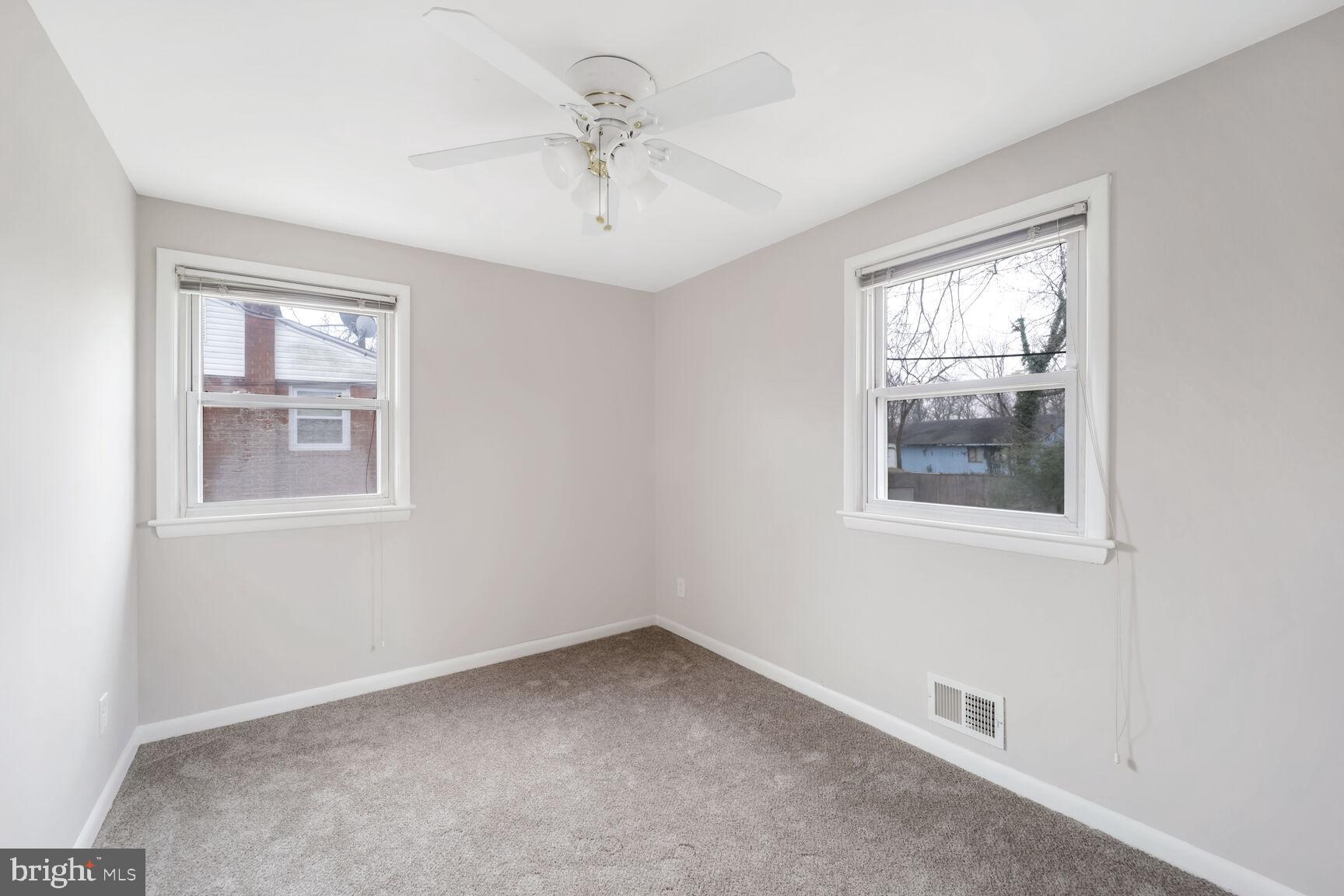 LINDA KNOLLS - Residential