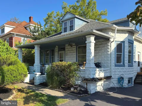 25 E Germantown Pike, Plymouth Meeting, PA MLS: PAMC2152546