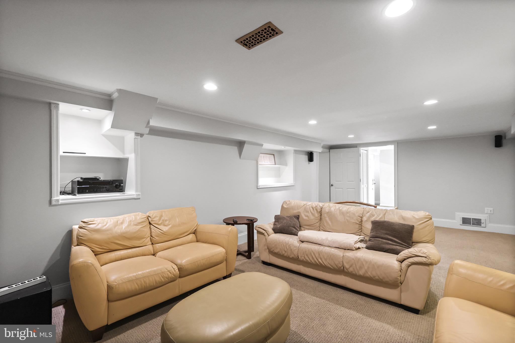 1233 S OAKCREST ROAD