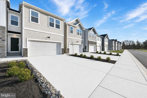 Townhouse For Sale - 613 W North Street<br/> SMYRNA, DE 19977