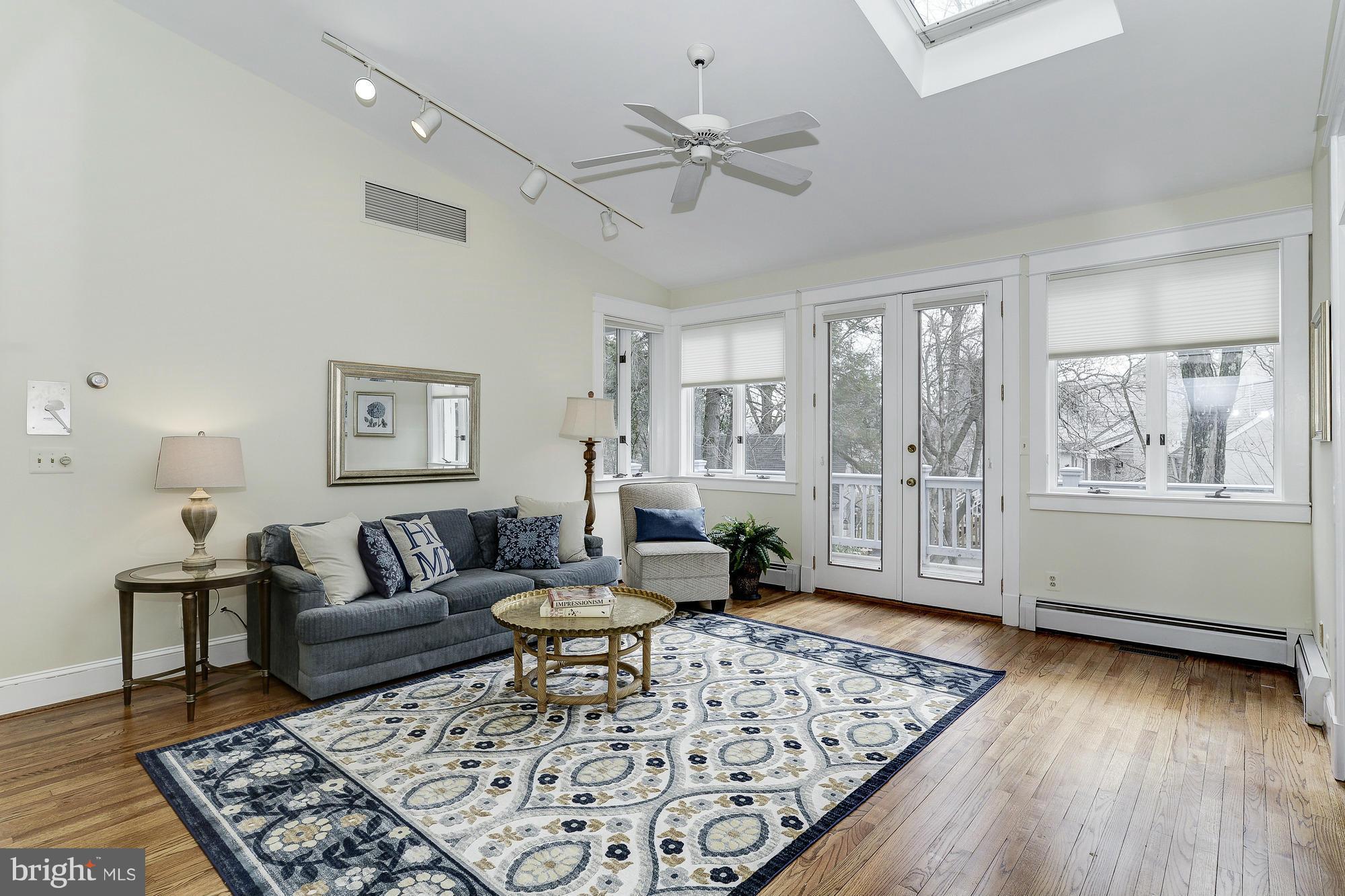 KENSINGTON - Residential