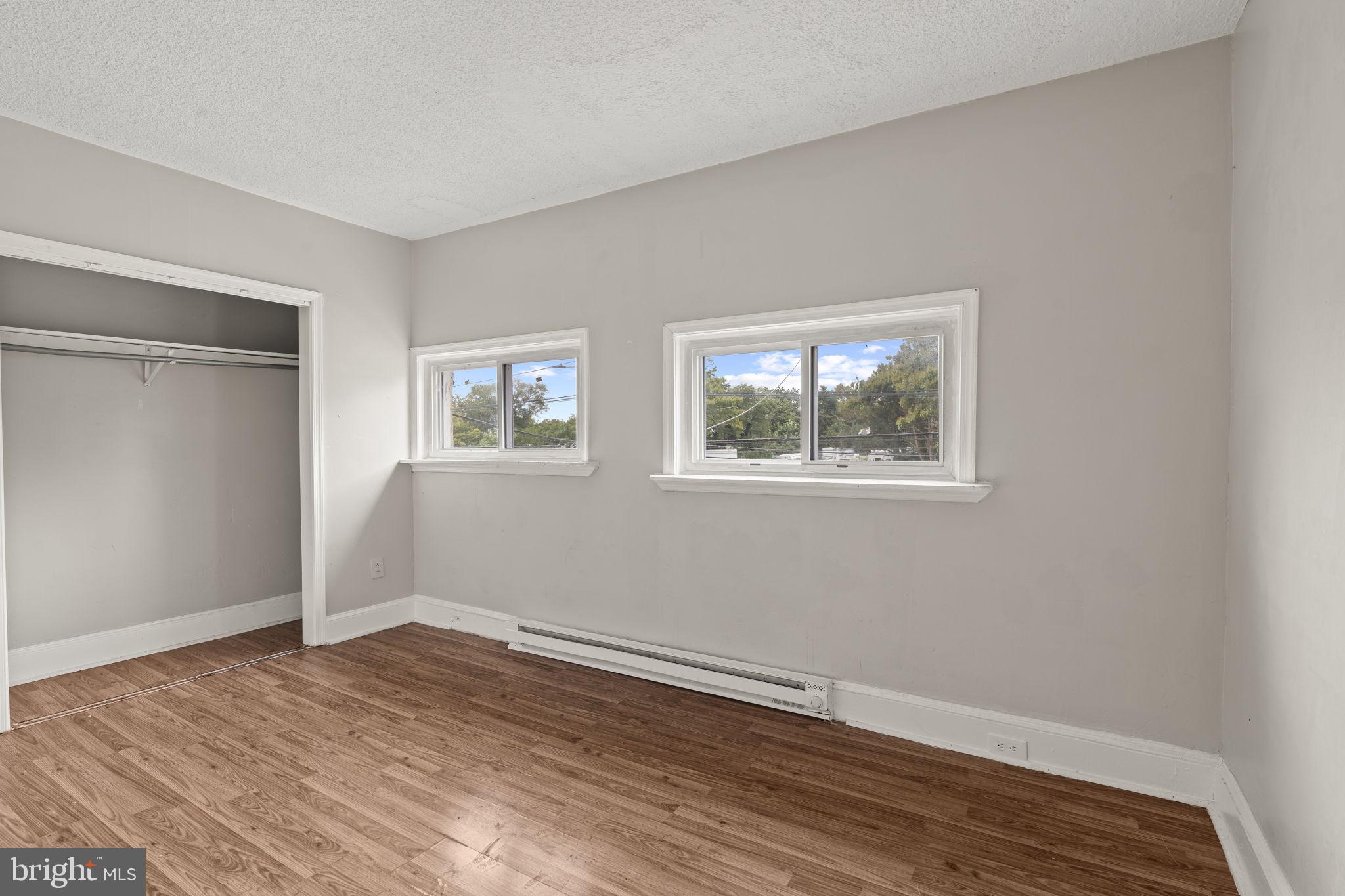 ELMWOOD PARK - Residential Income