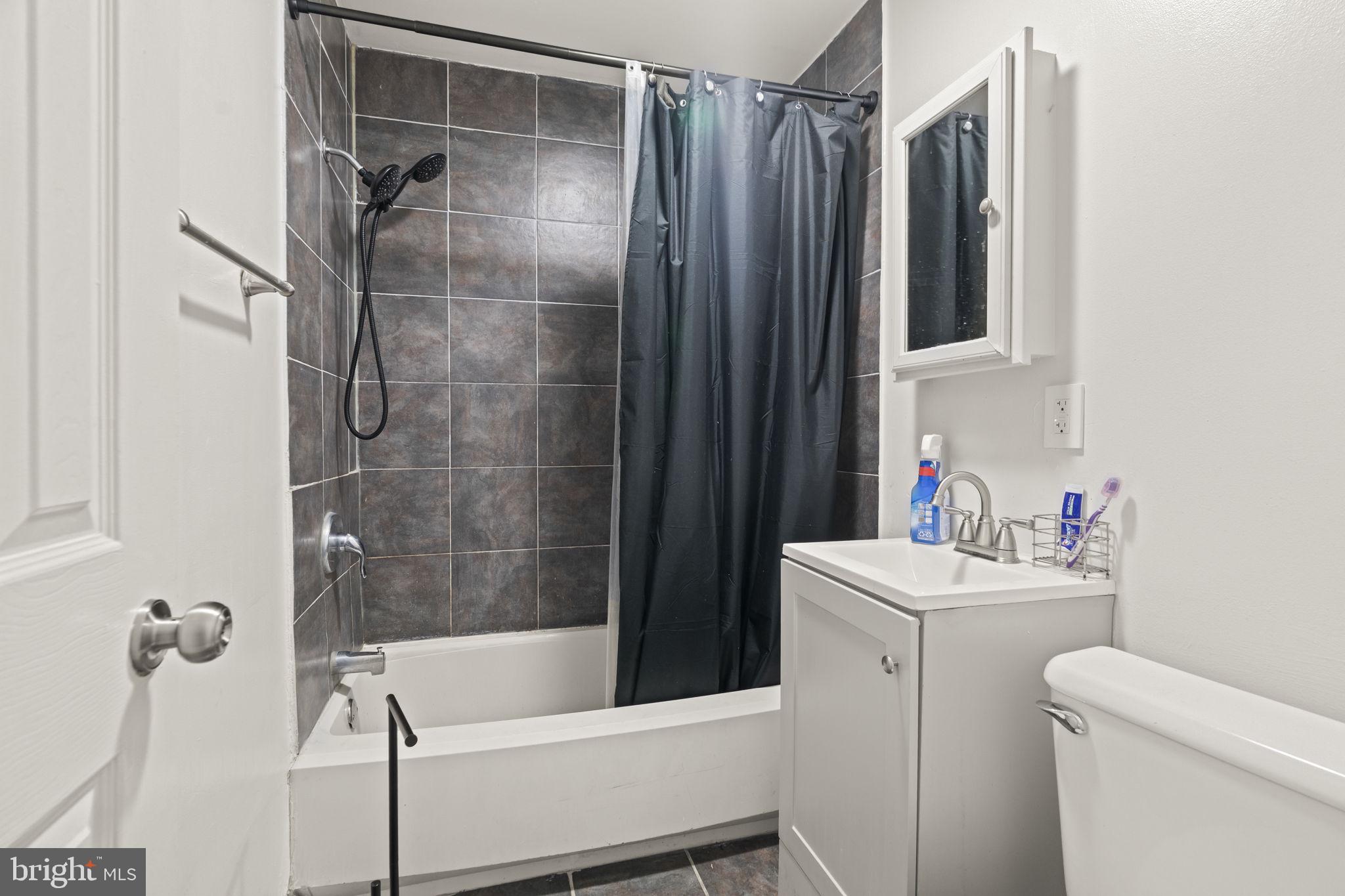 ELMWOOD PARK - Residential Income