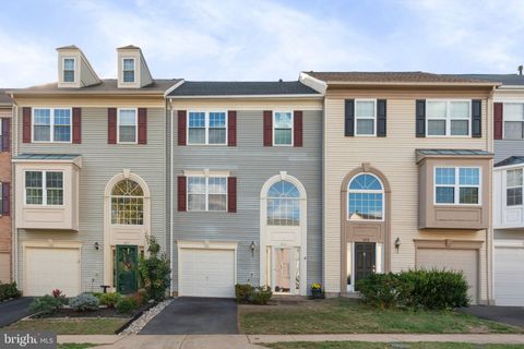 881 TALL OAKS SQUARE SE LEESBURG VA 20175