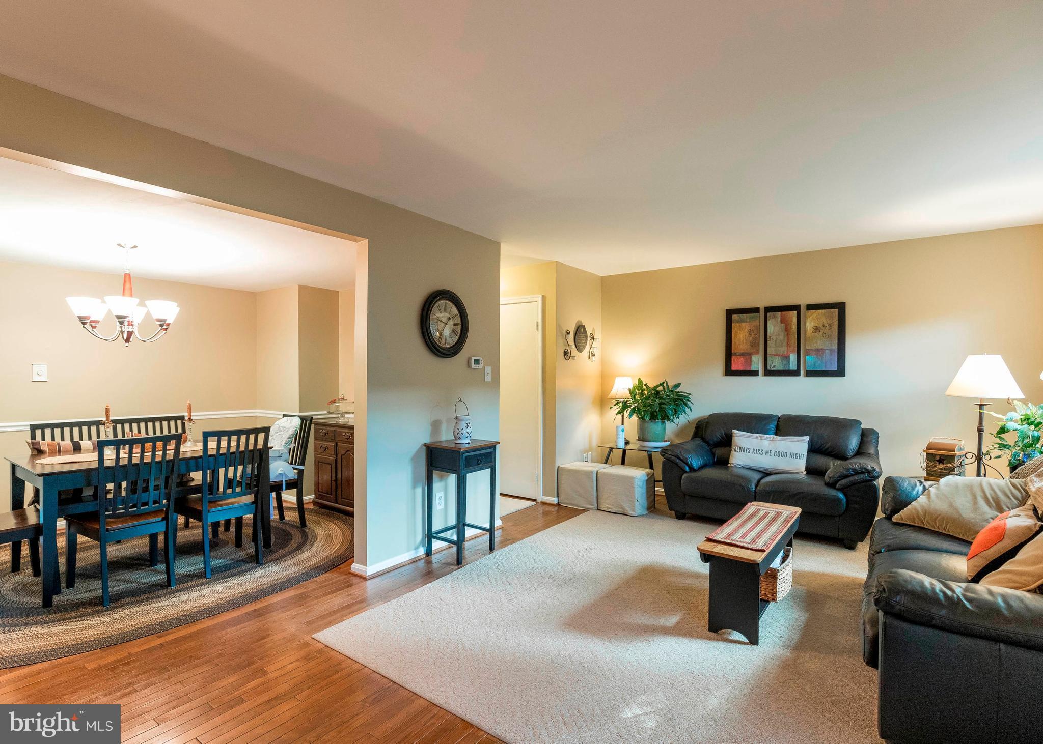 HAMPTON COURT - Residential